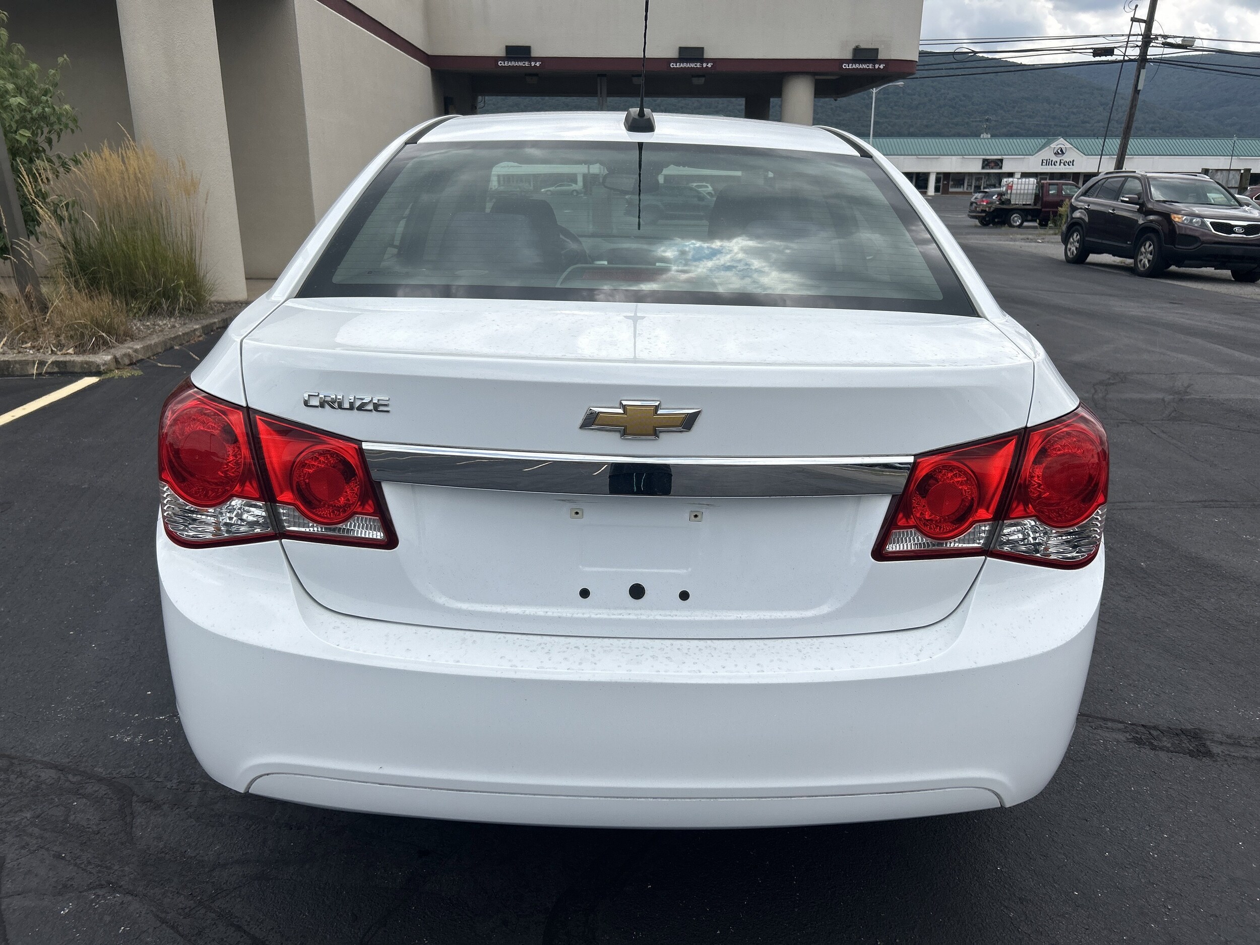 2015 Chevrolet Cruze LS photo 4