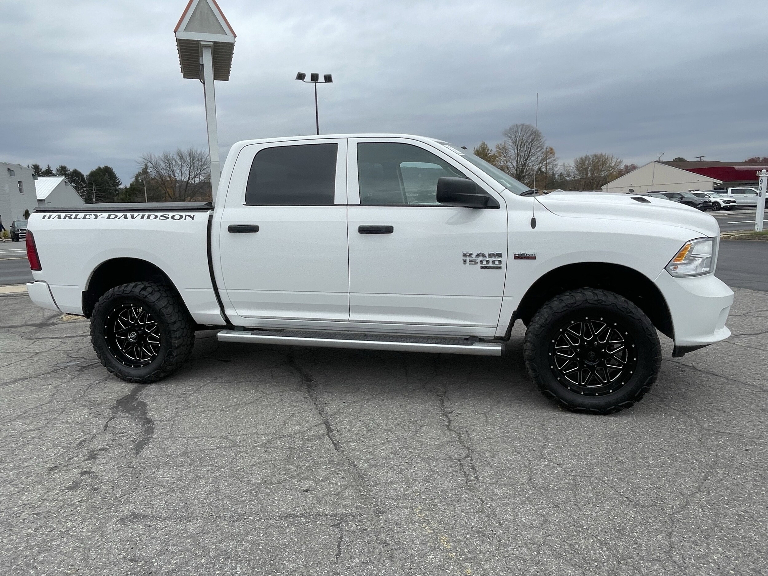 2022 Ram 1500 Classic Tradesman photo 2