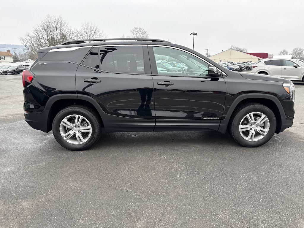 Used 2022 GMC Terrain SLE SUV