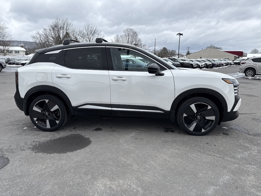 Used 2025 Nissan Kicks SR SUV