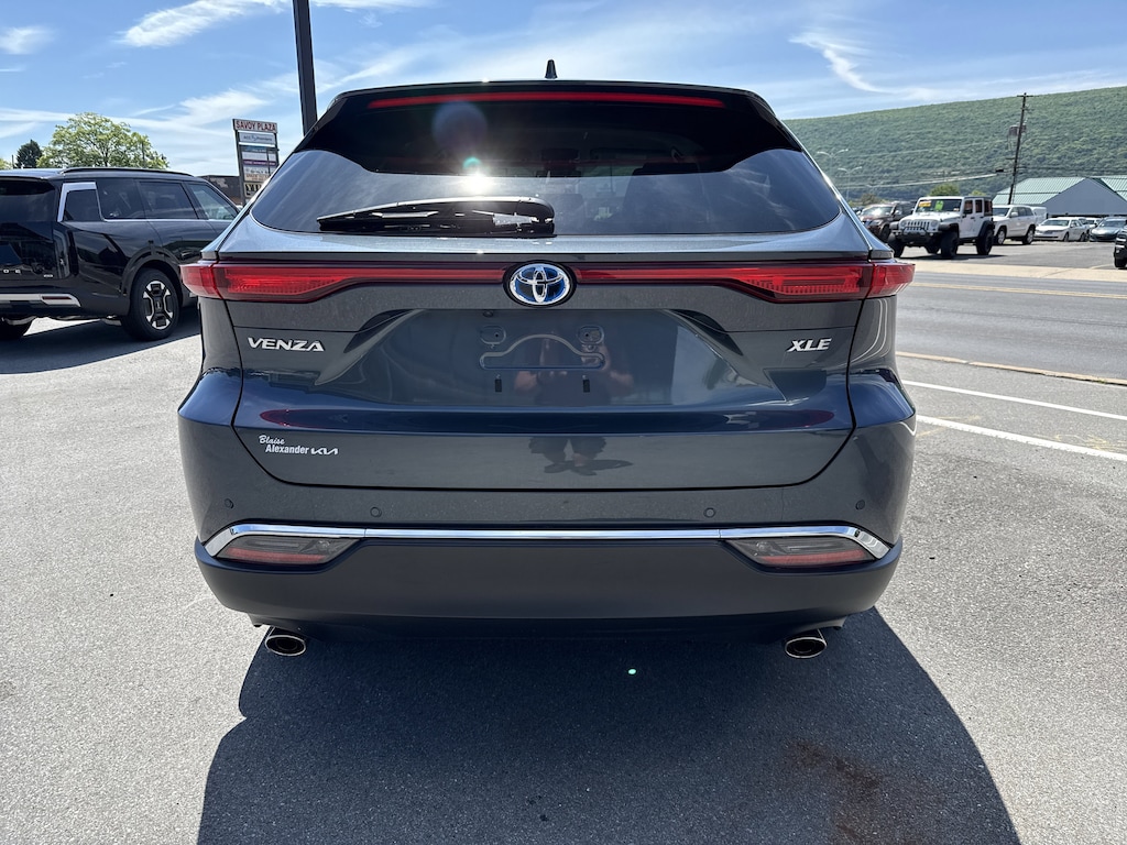 Used 2024 Toyota Venza XLE SUV