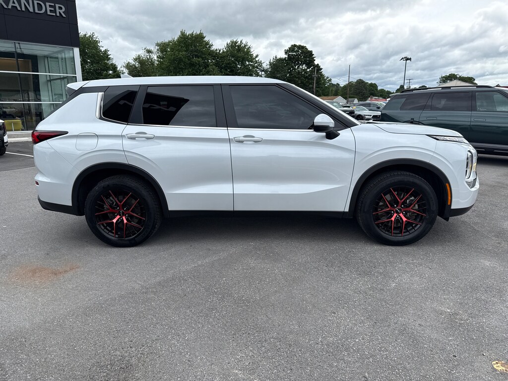 Used 2023 Mitsubishi Outlander ES SUV