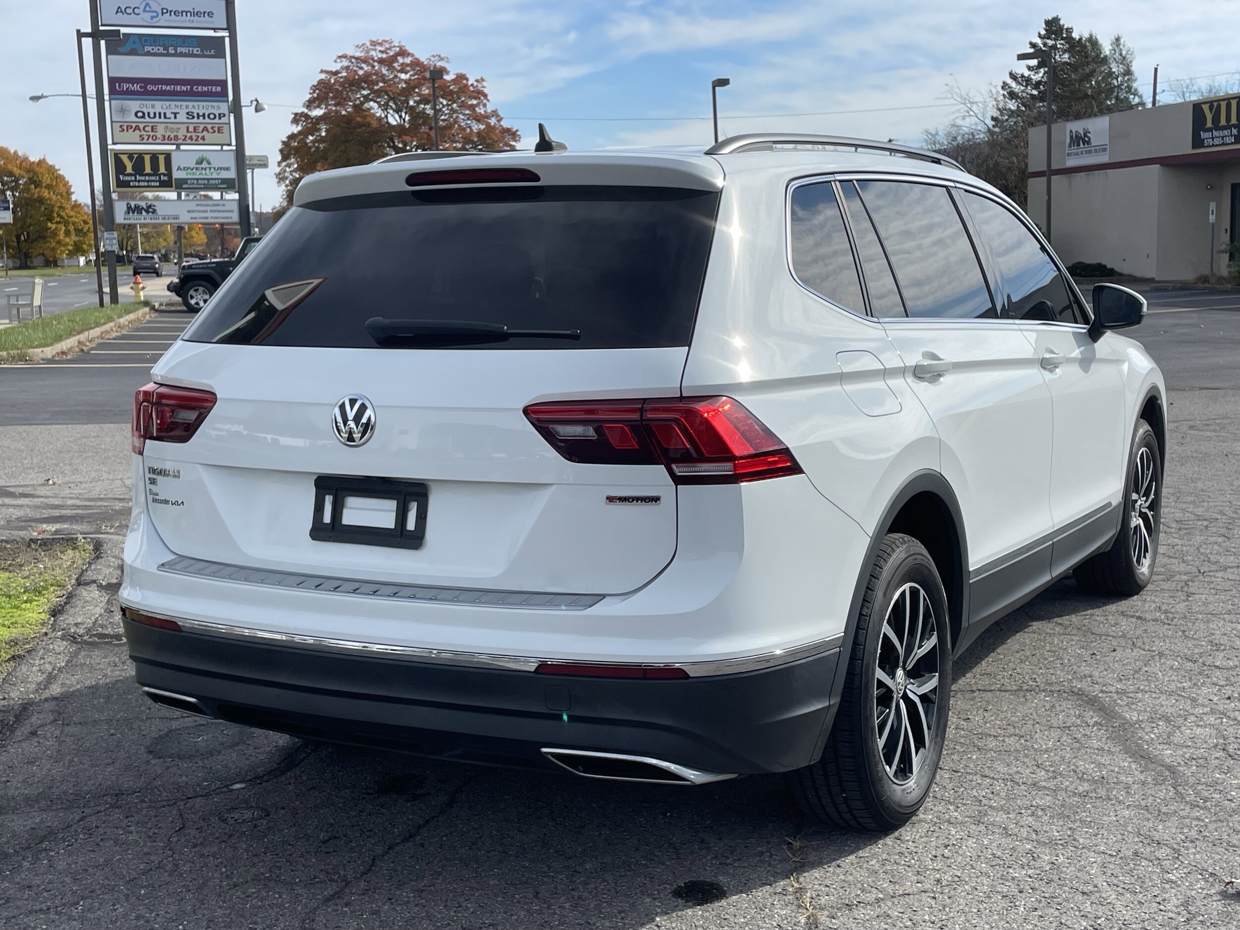 2021 Volkswagen Tiguan SE photo 2