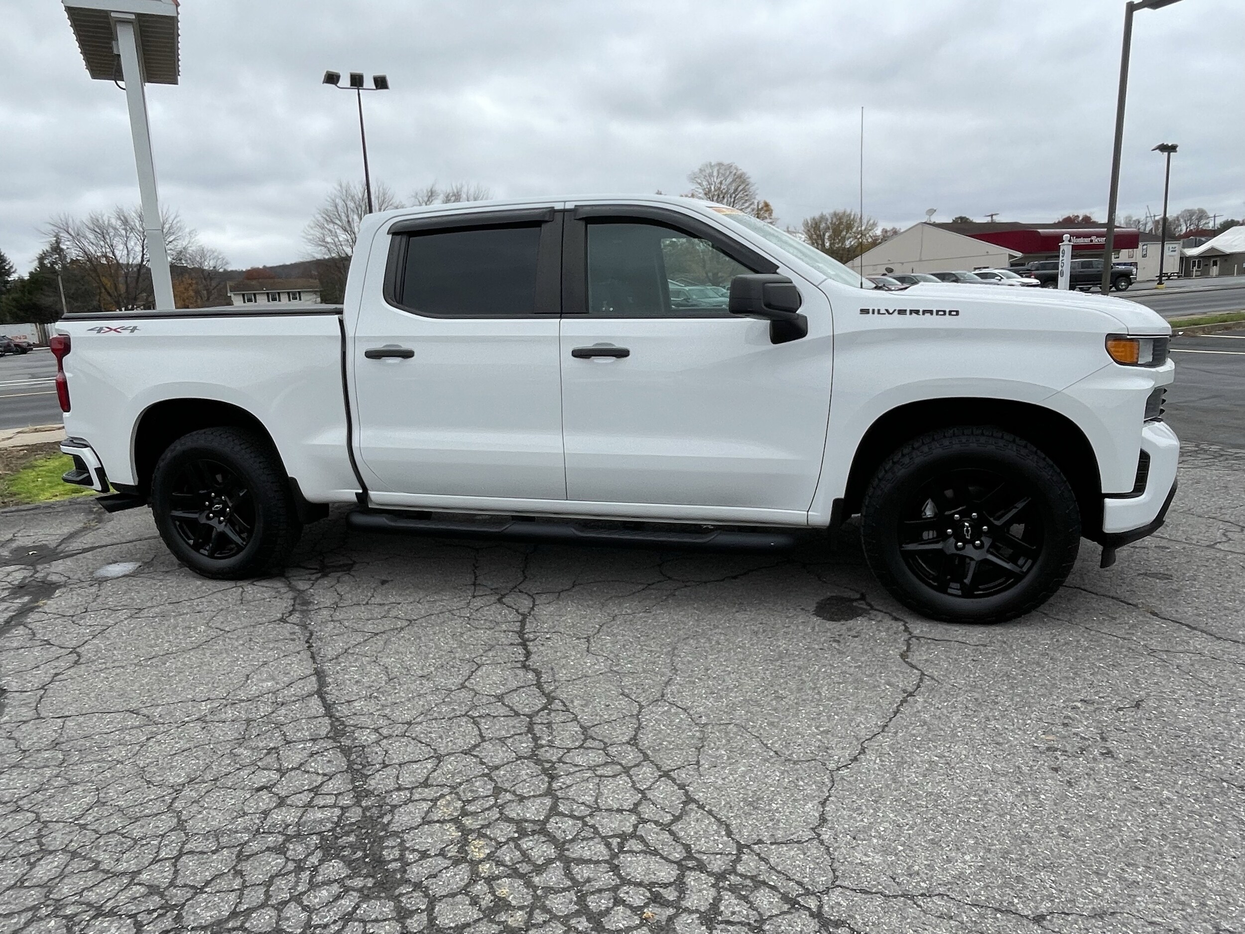 2022 Chevrolet Silverado 1500 Custom photo 2