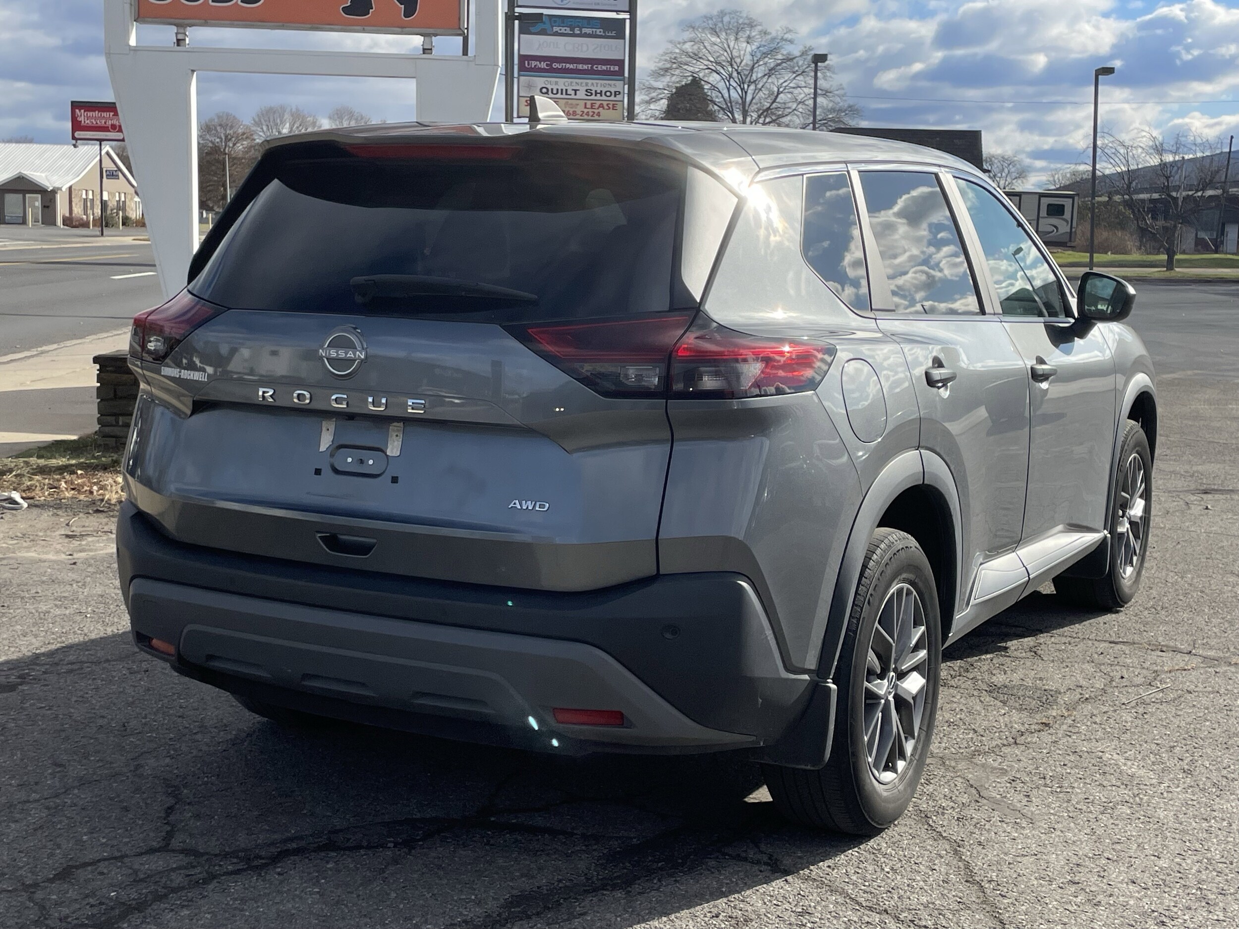 2023 Nissan Rogue AWD S photo 3