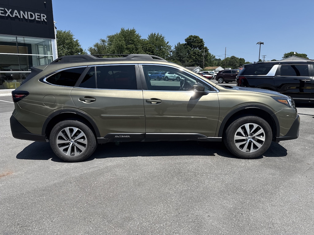 Used 2022 Subaru Outback Premium SUV