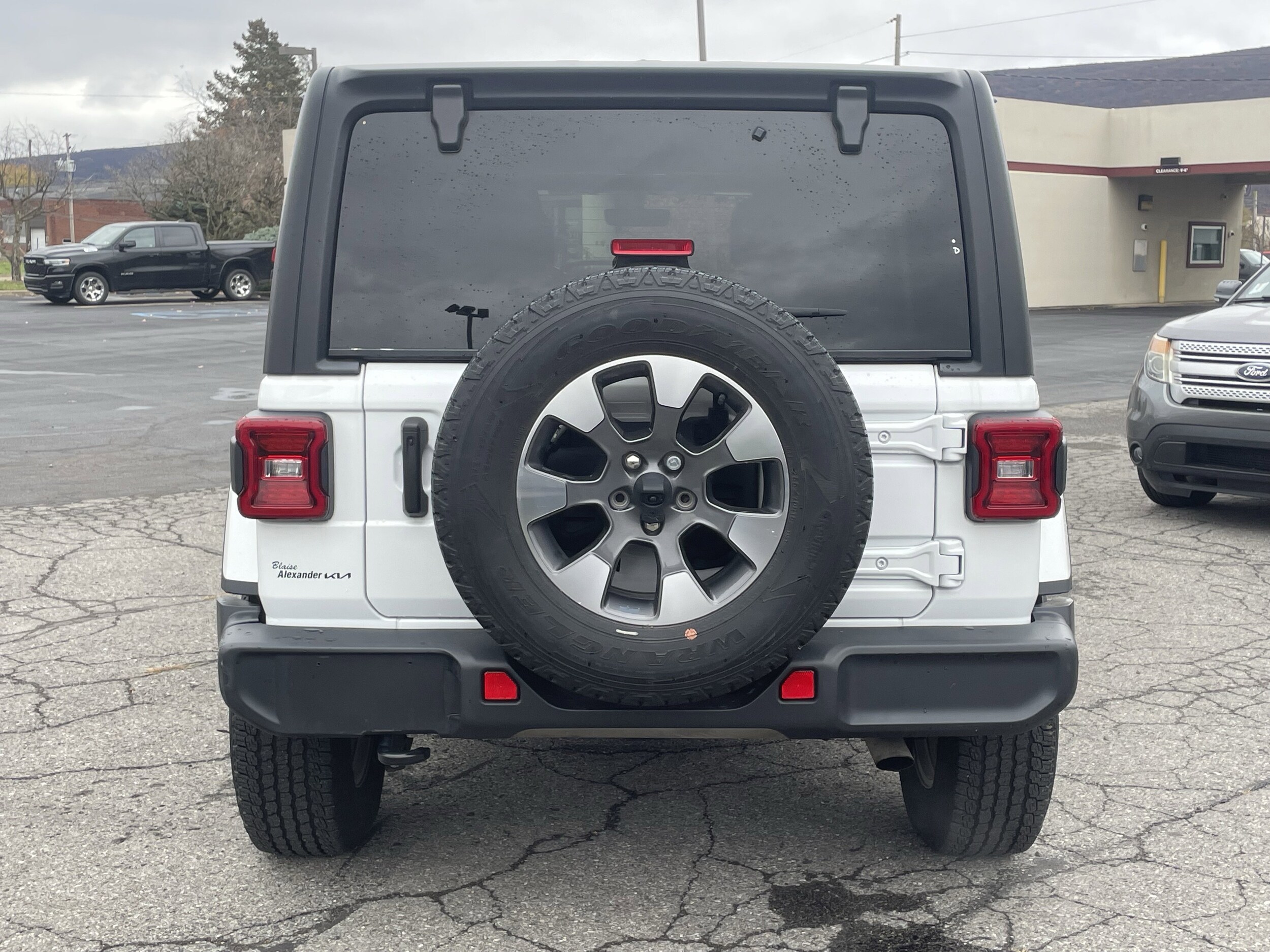 2022 Jeep Wrangler Unlimited Sahara photo 4