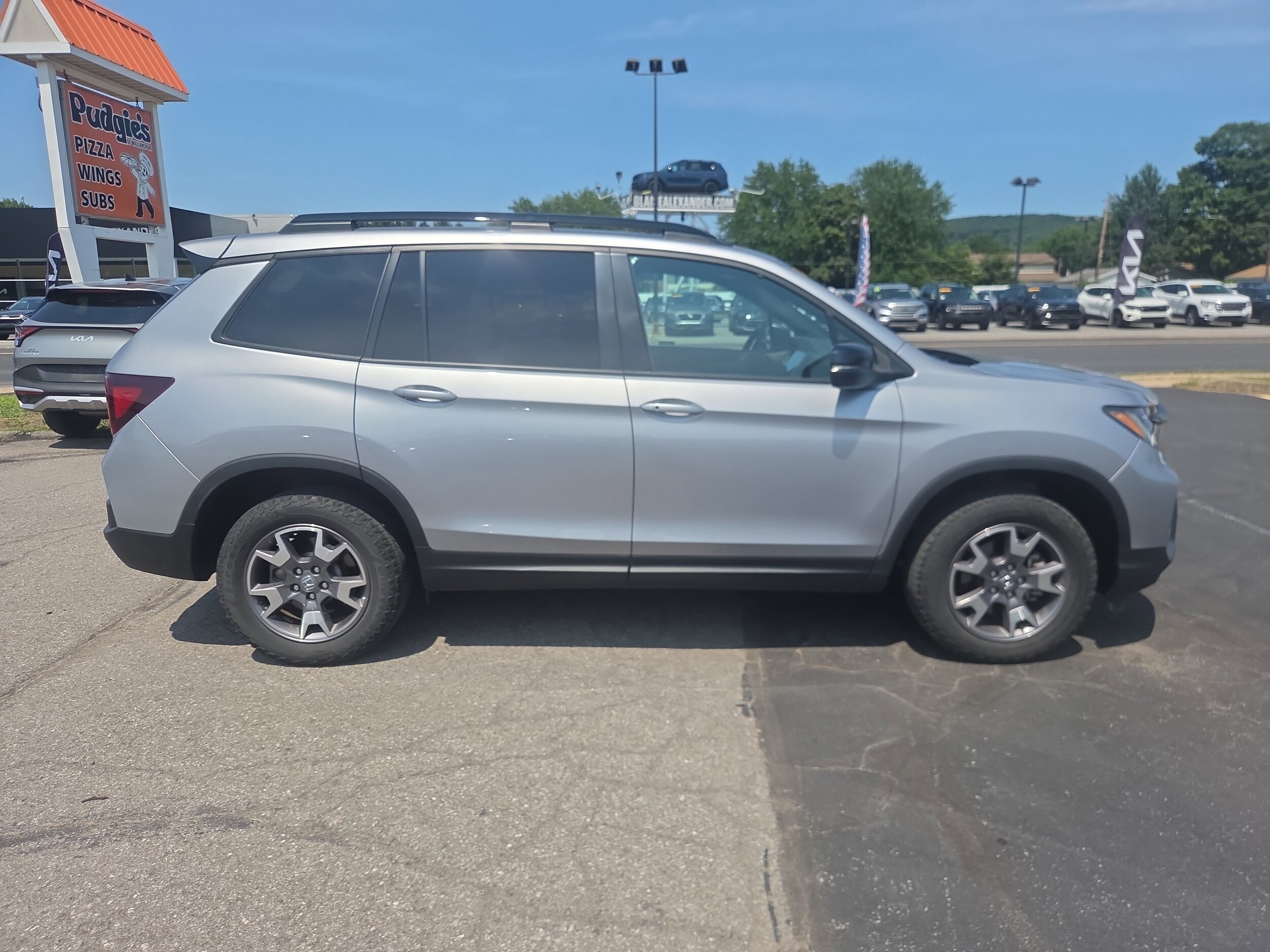 2023 Honda Passport TrailSport photo 2