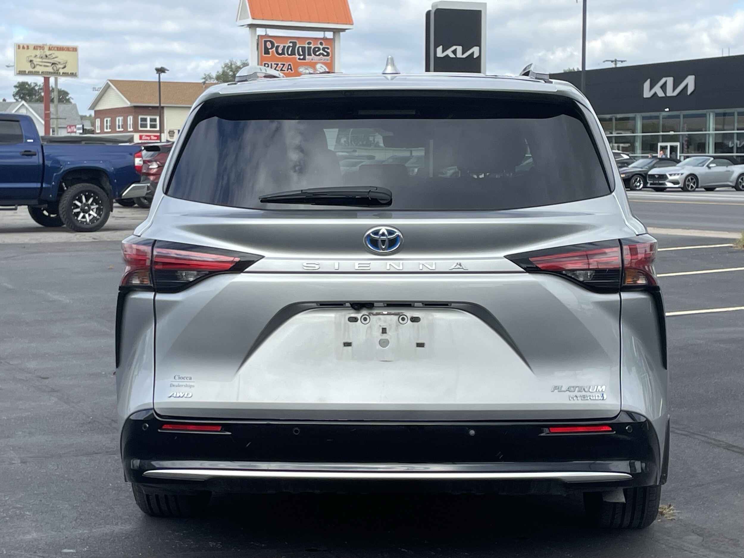 2023 Toyota Sienna Platinum photo 4