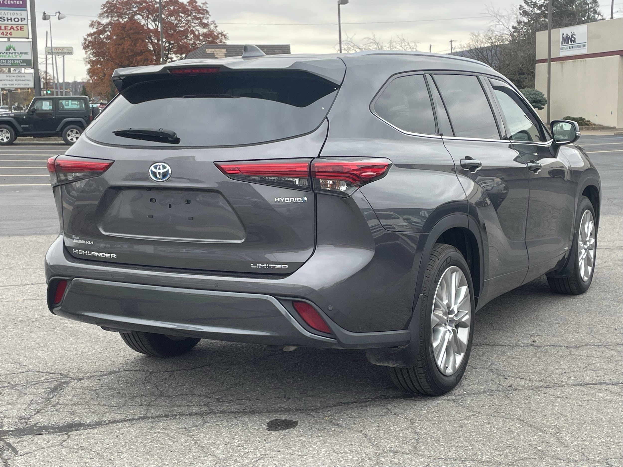 2022 Toyota Highlander Hybrid Limited Sport photo 2