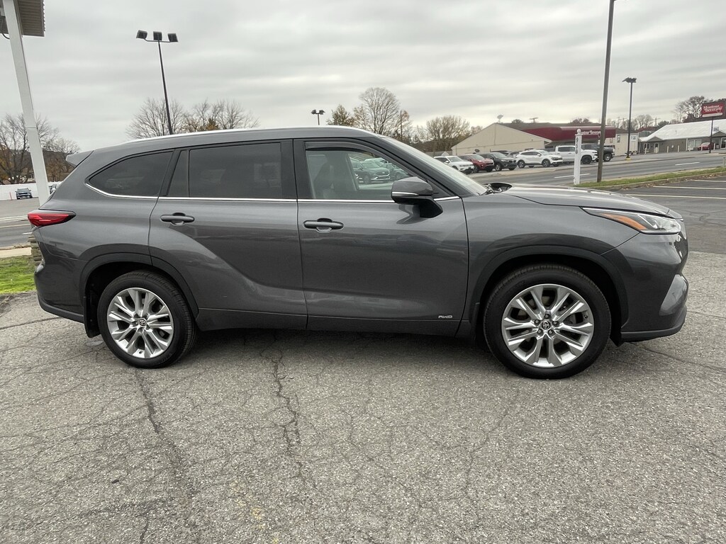 Used 2022 Toyota Highlander Hybrid Limited SUV