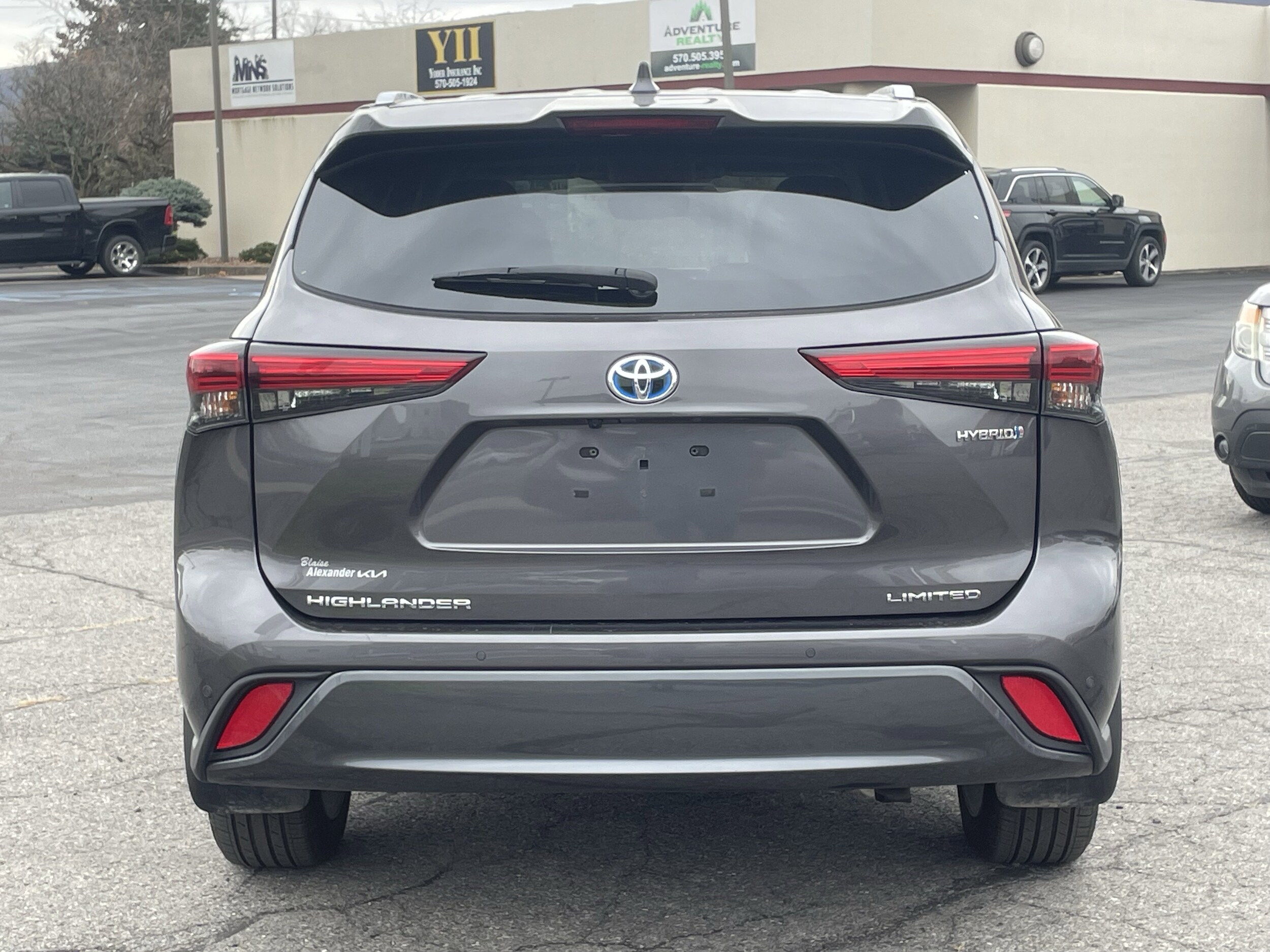 2022 Toyota Highlander Hybrid Limited Sport photo 3