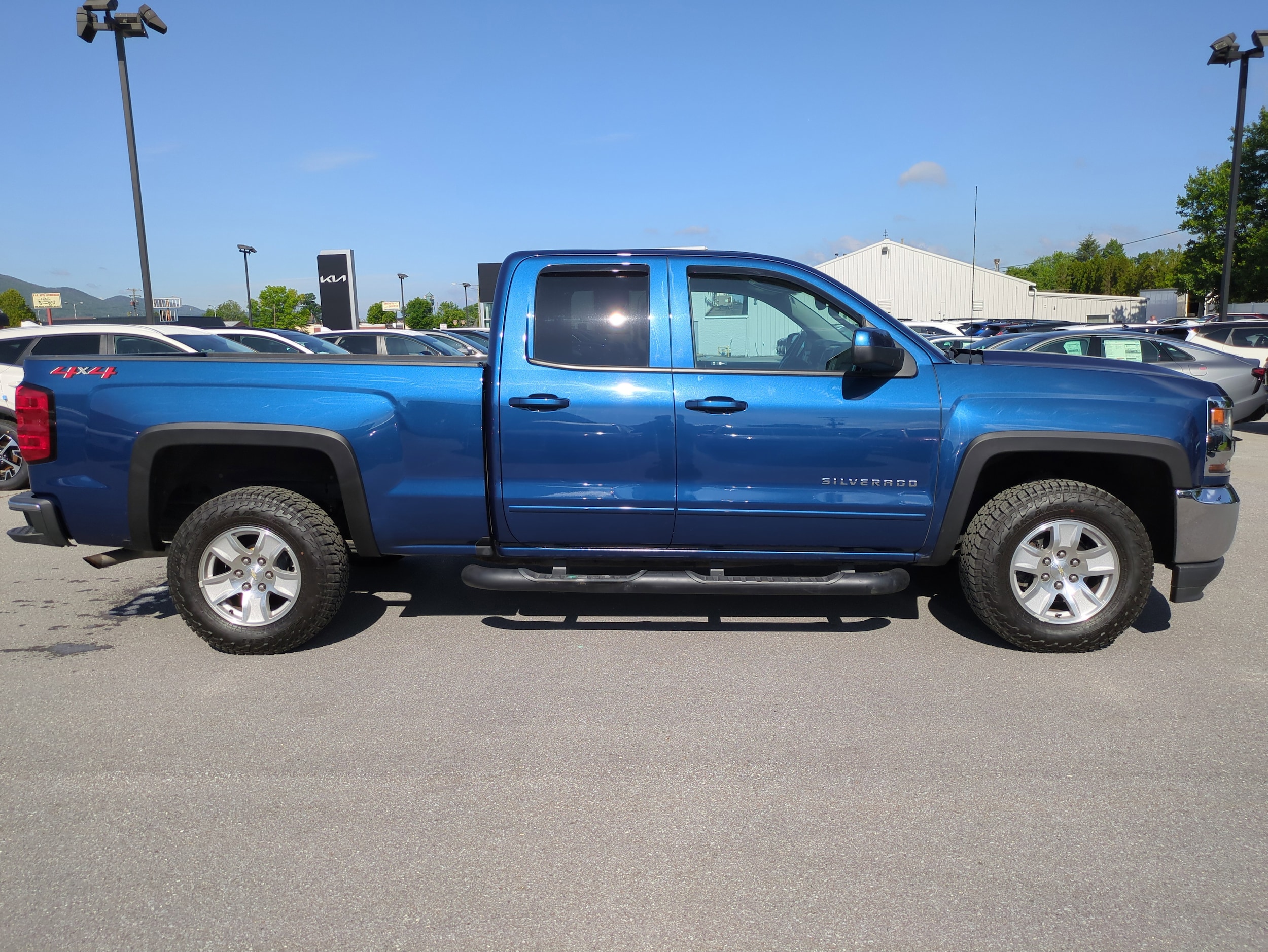 Used 2018 Chevrolet Silverado 1500 LT with VIN 1GCVKREH2JZ176063 for sale in Montoursville, PA