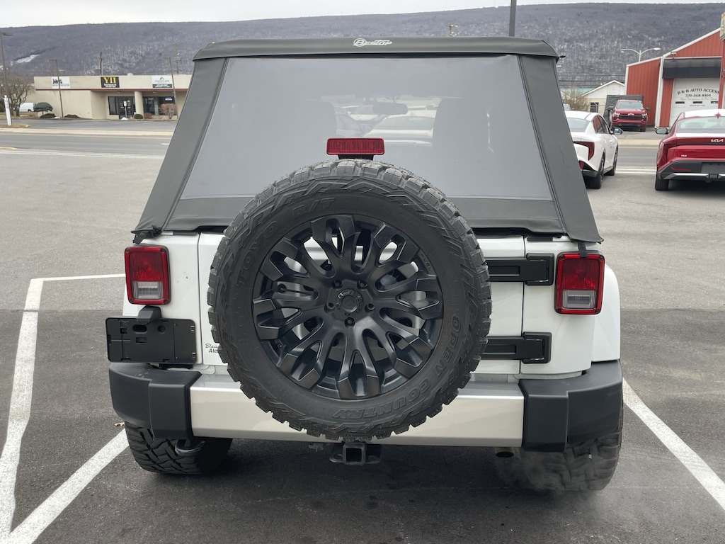 Used 2017 Jeep Wrangler JK Unlimited Sahara 4x4 SUV