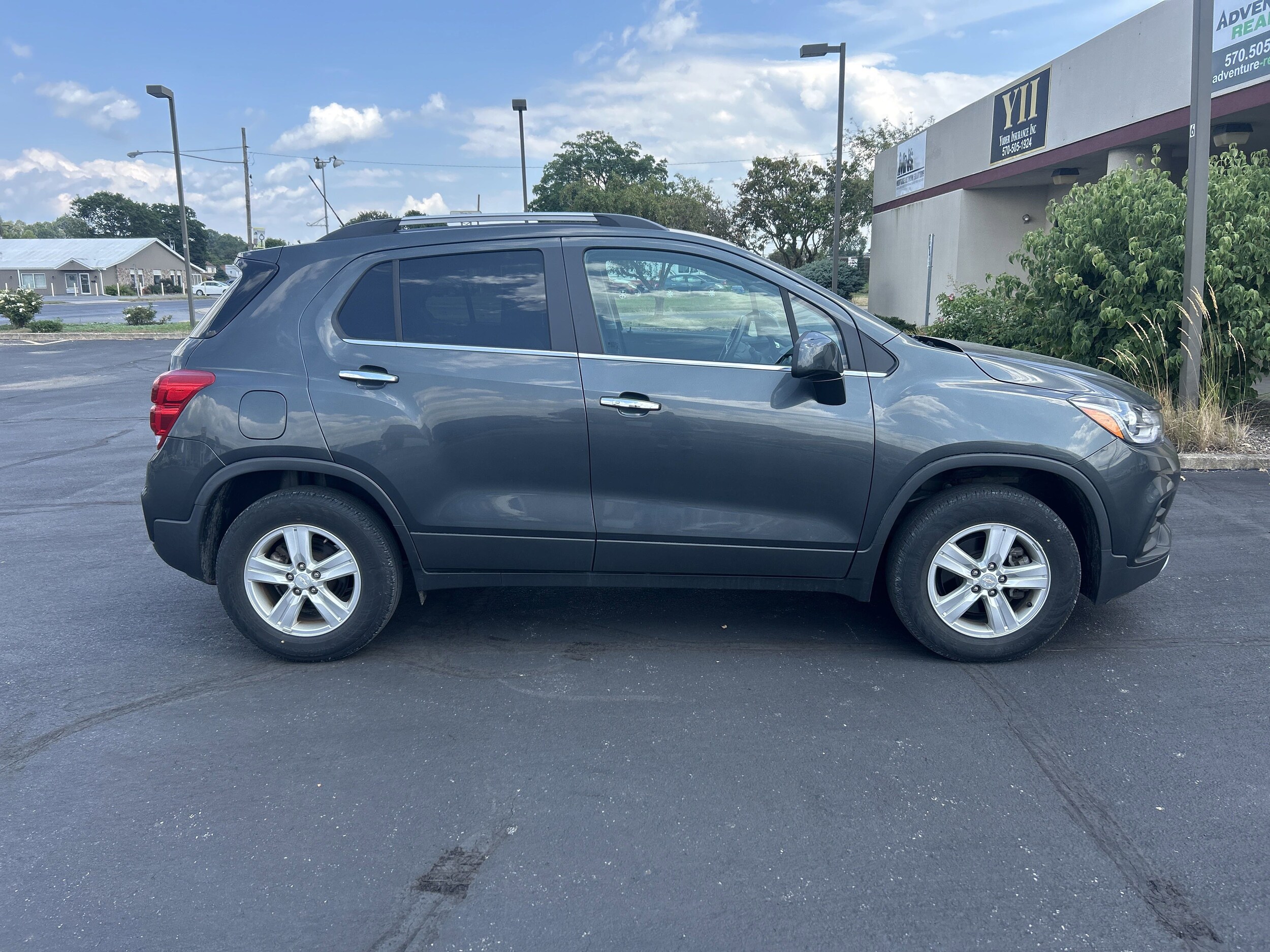2020 Chevrolet Trax LT photo 2
