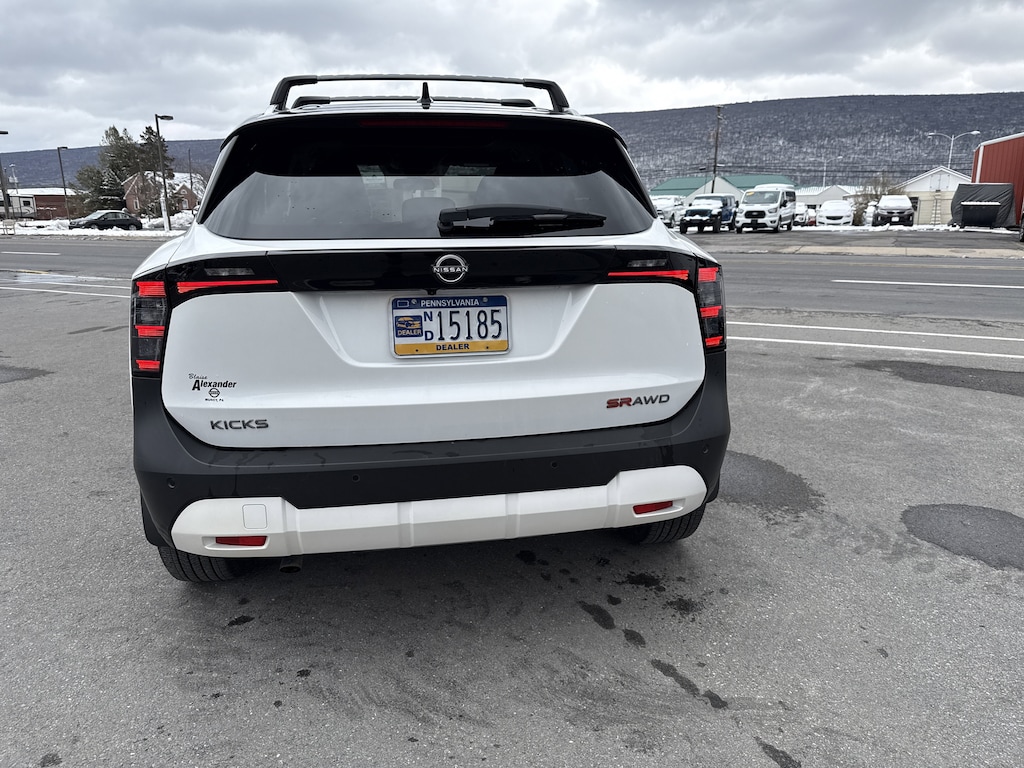 Used 2025 Nissan Kicks SR SUV