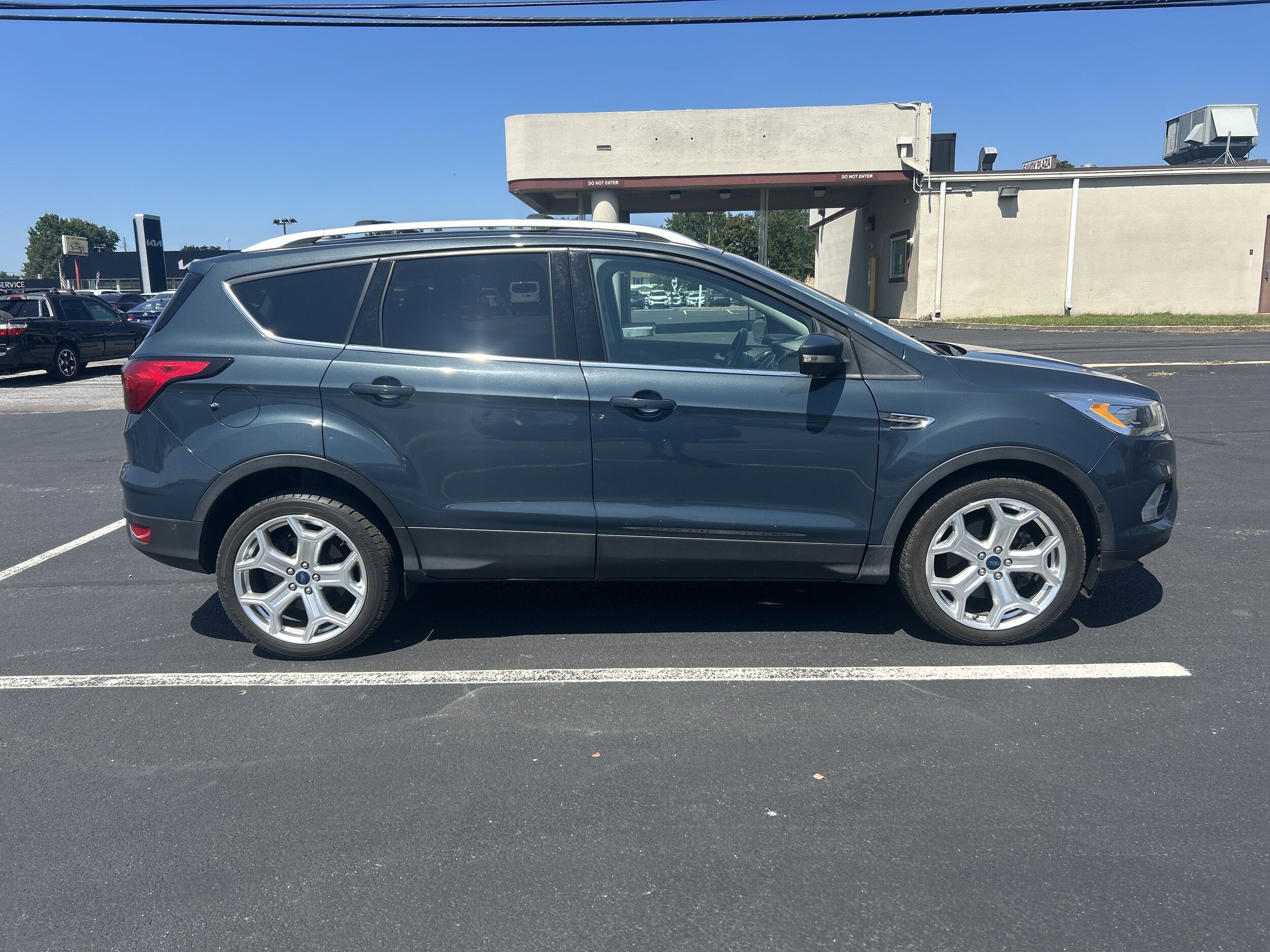 2019 Ford Escape Titanium photo 2