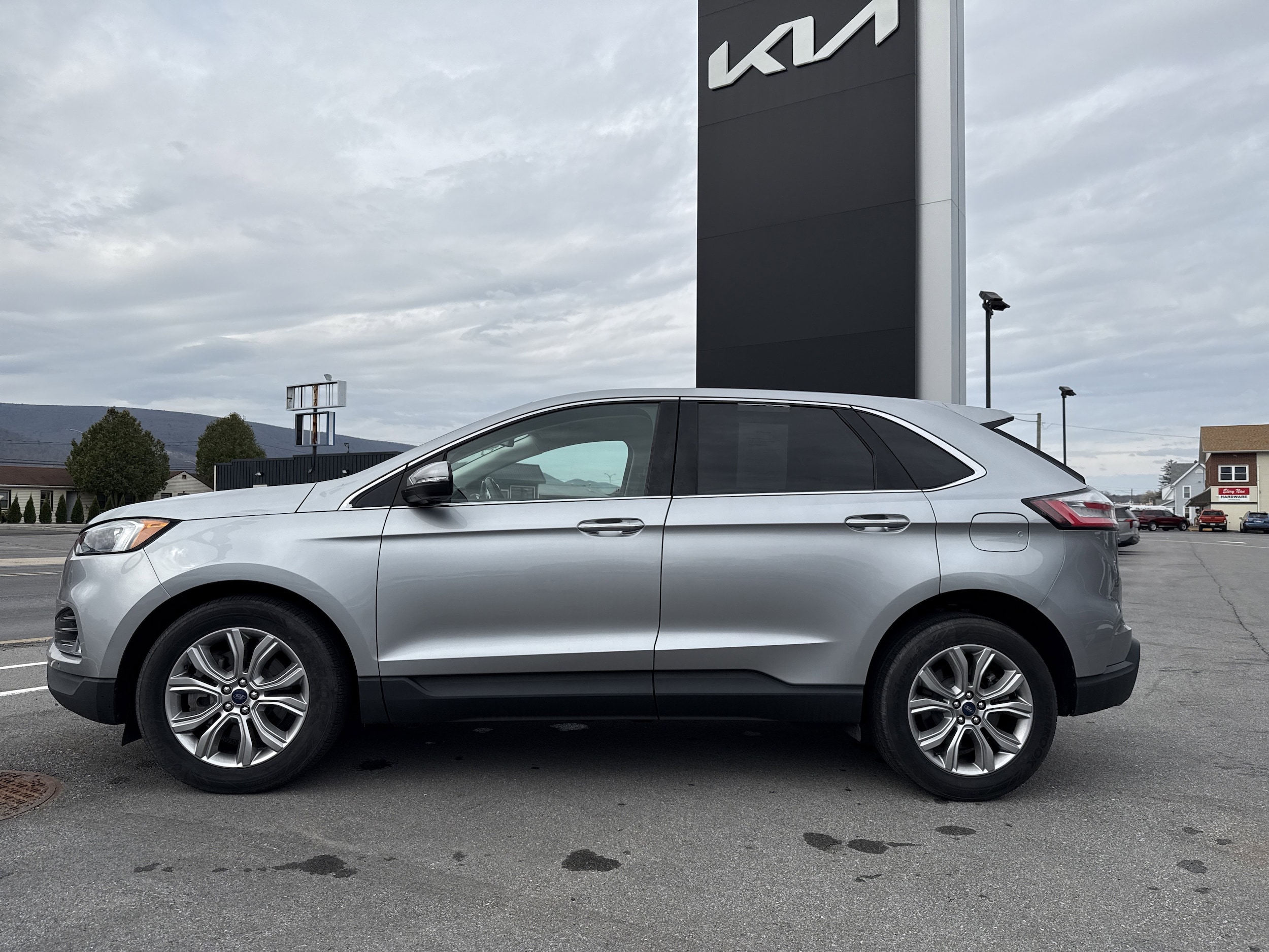 2022 Ford Edge Titanium - Photo 7