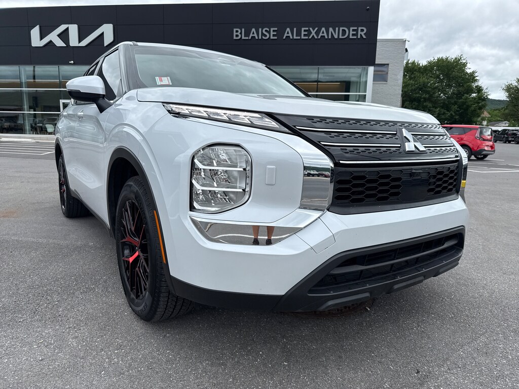Used 2023 Mitsubishi Outlander ES SUV