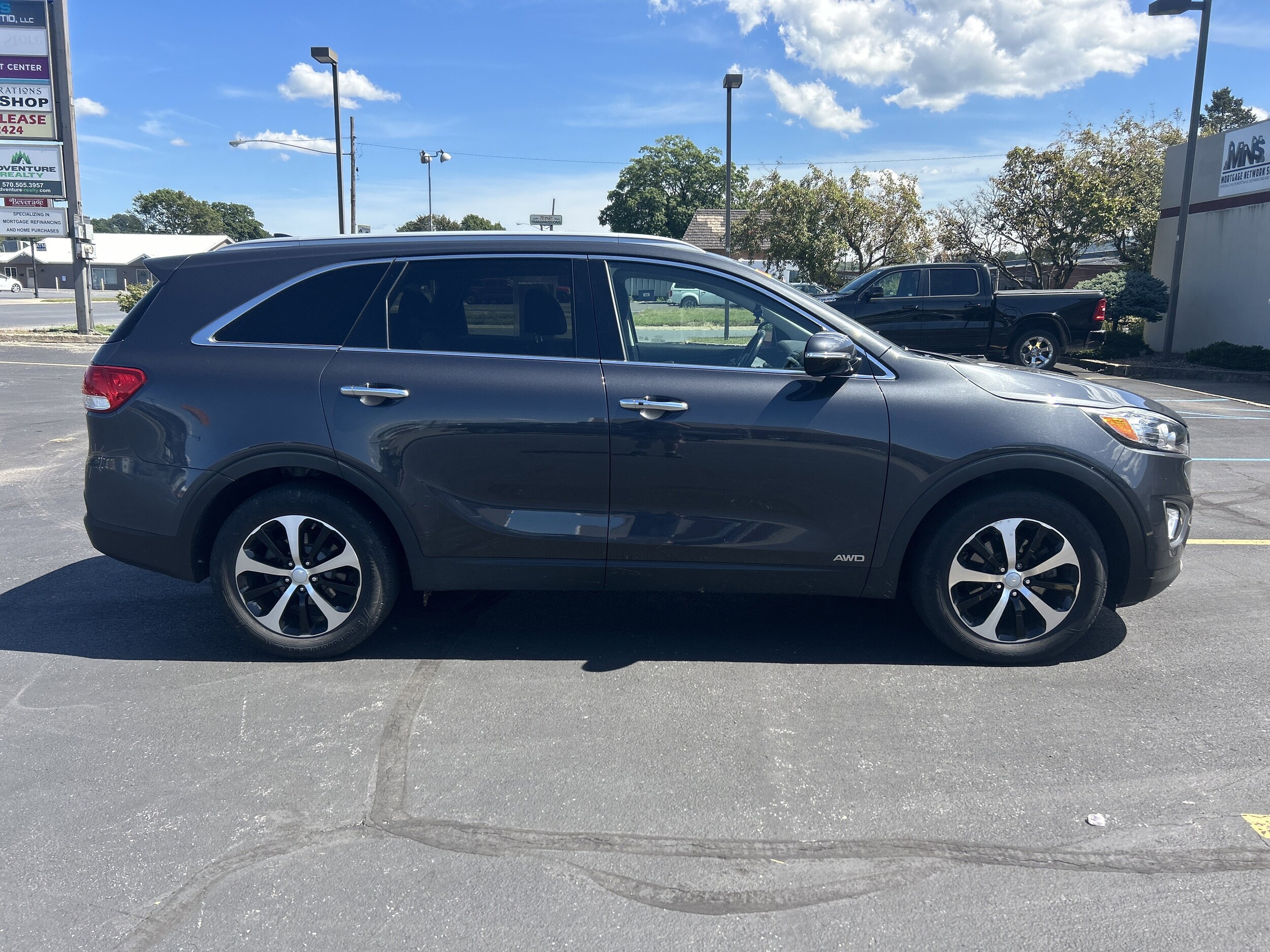 2017 Kia Sorento EX photo 2