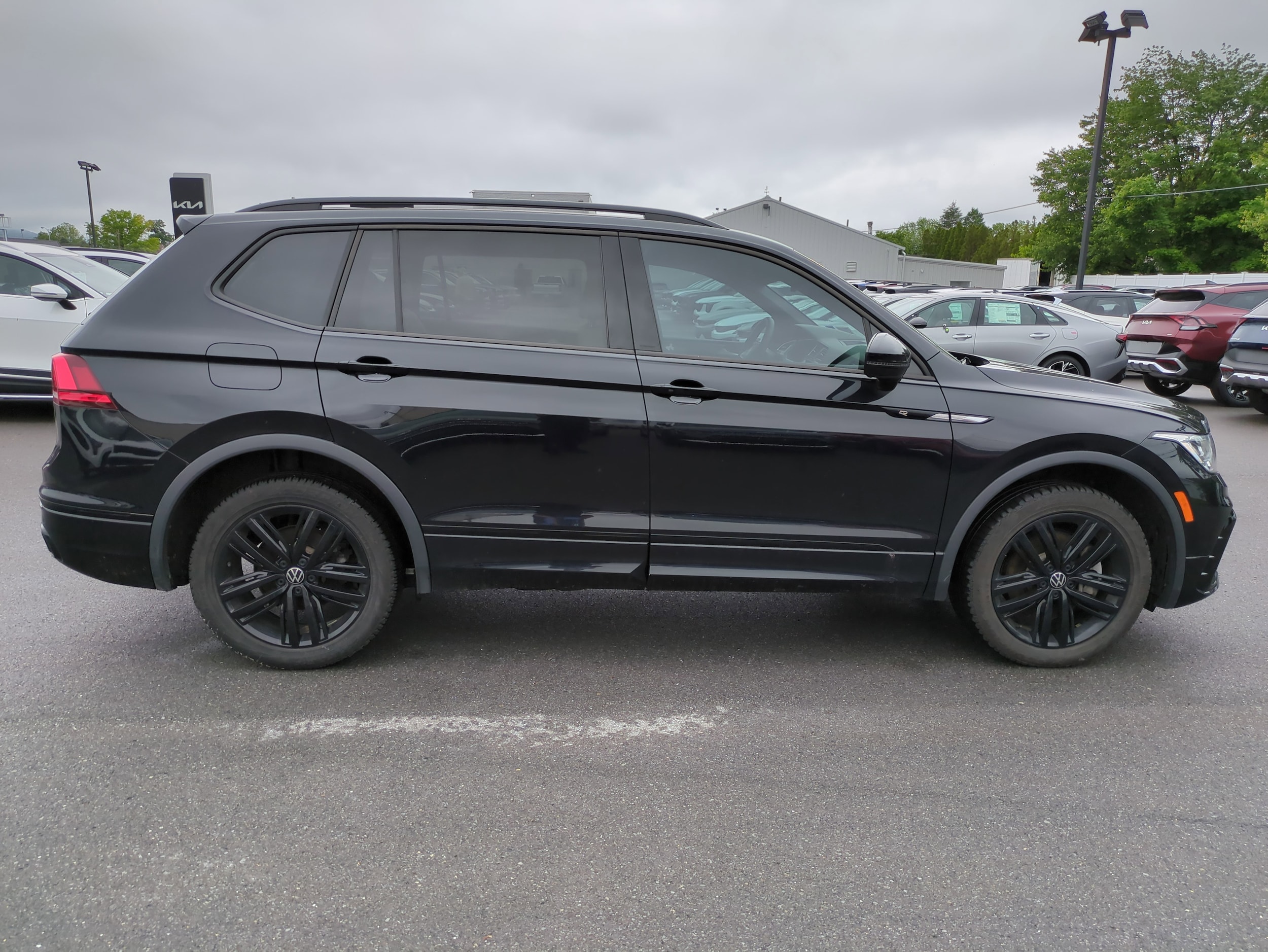 Used 2022 Volkswagen Tiguan SE R-LINE BLACK with VIN 3VV8B7AX7NM123947 for sale in Montoursville, PA