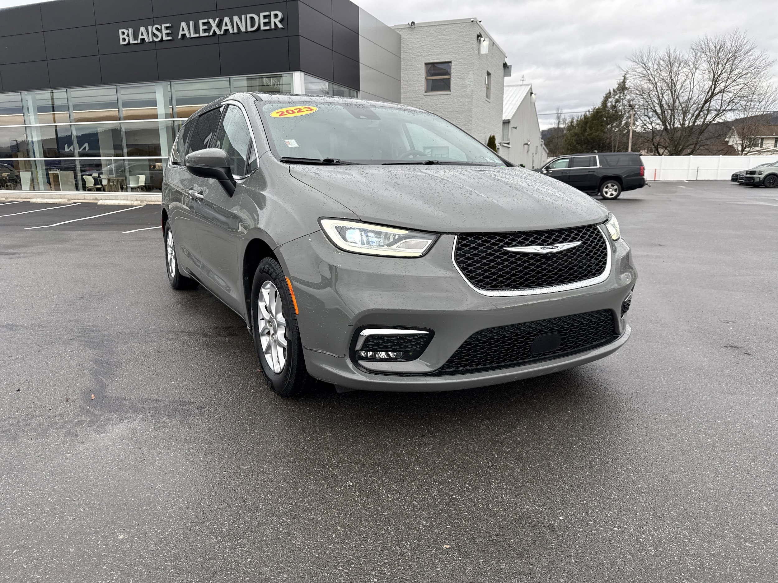 2023 Chrysler Pacifica Touring L's photo