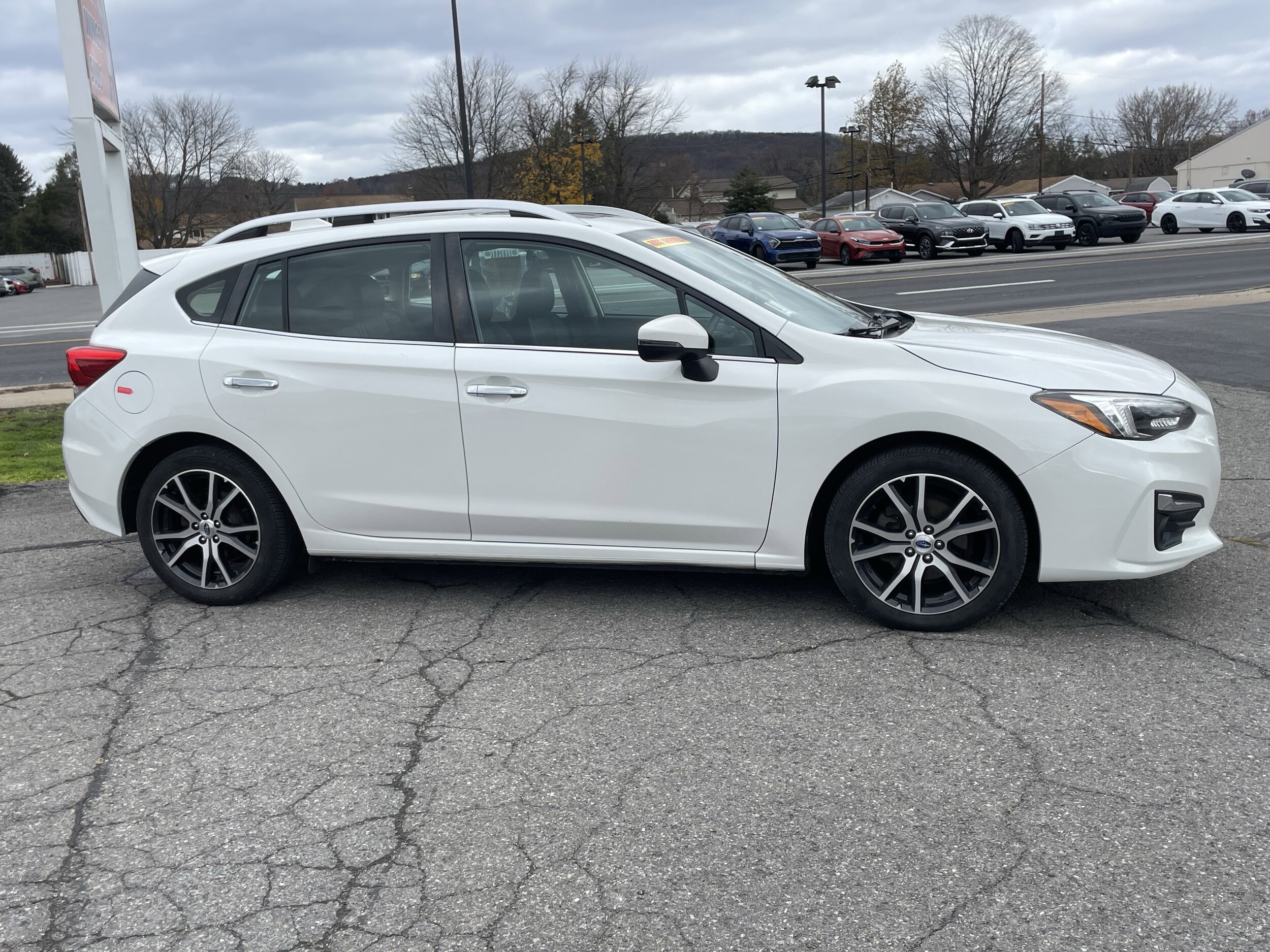 2017 Subaru Impreza 2.0i Limited photo 2