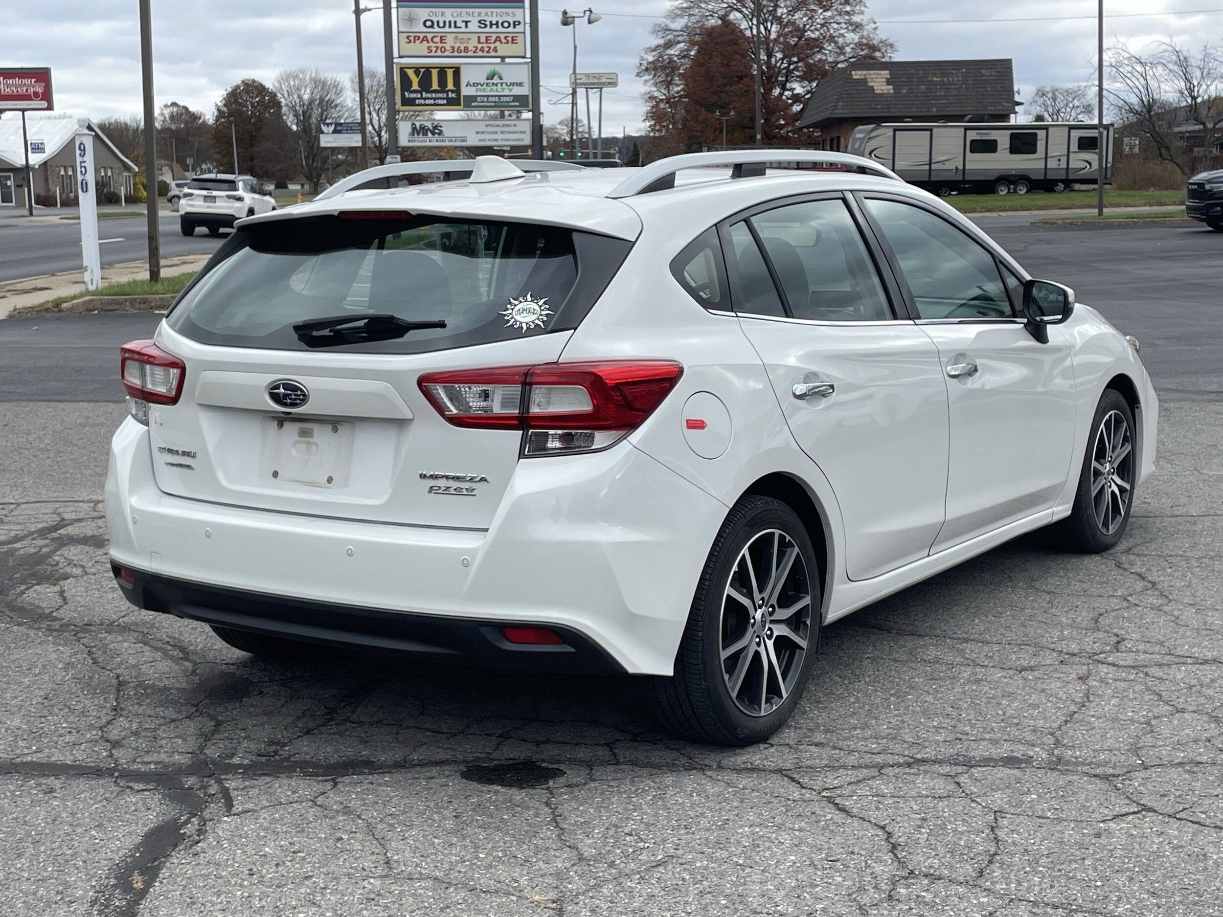 2017 Subaru Impreza 2.0i Limited photo 3