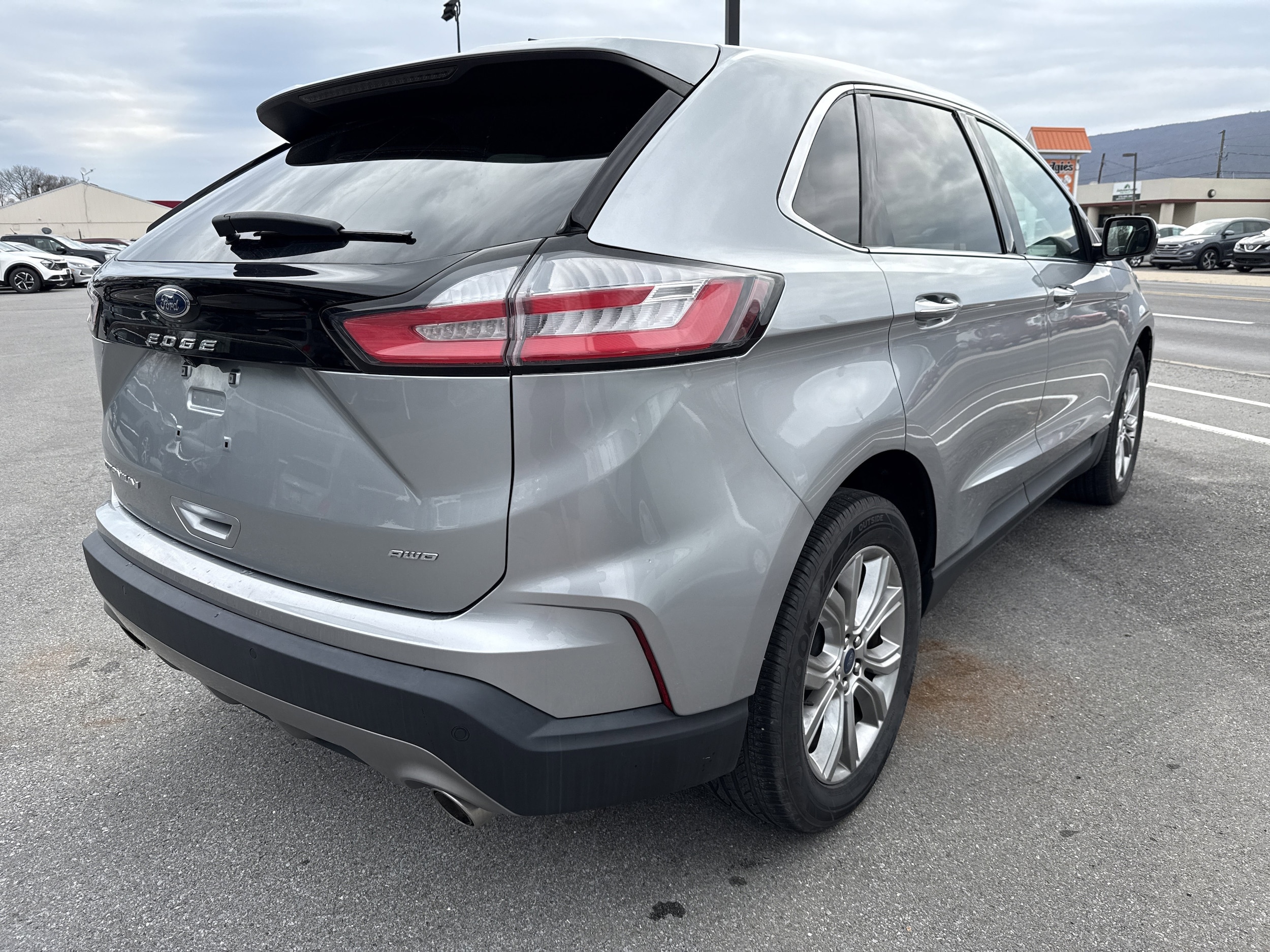 2022 Ford Edge Titanium - Photo 3