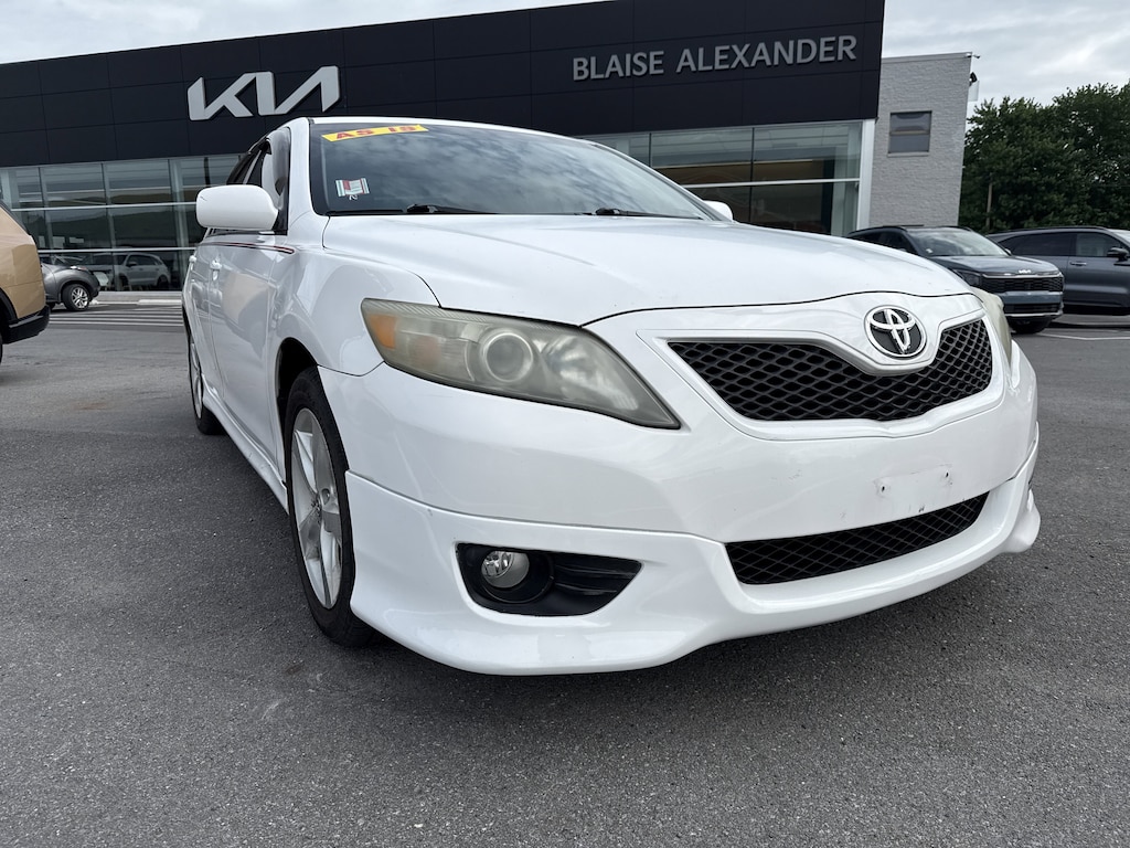 Used 2011 Toyota Camry SE V6 Sedan