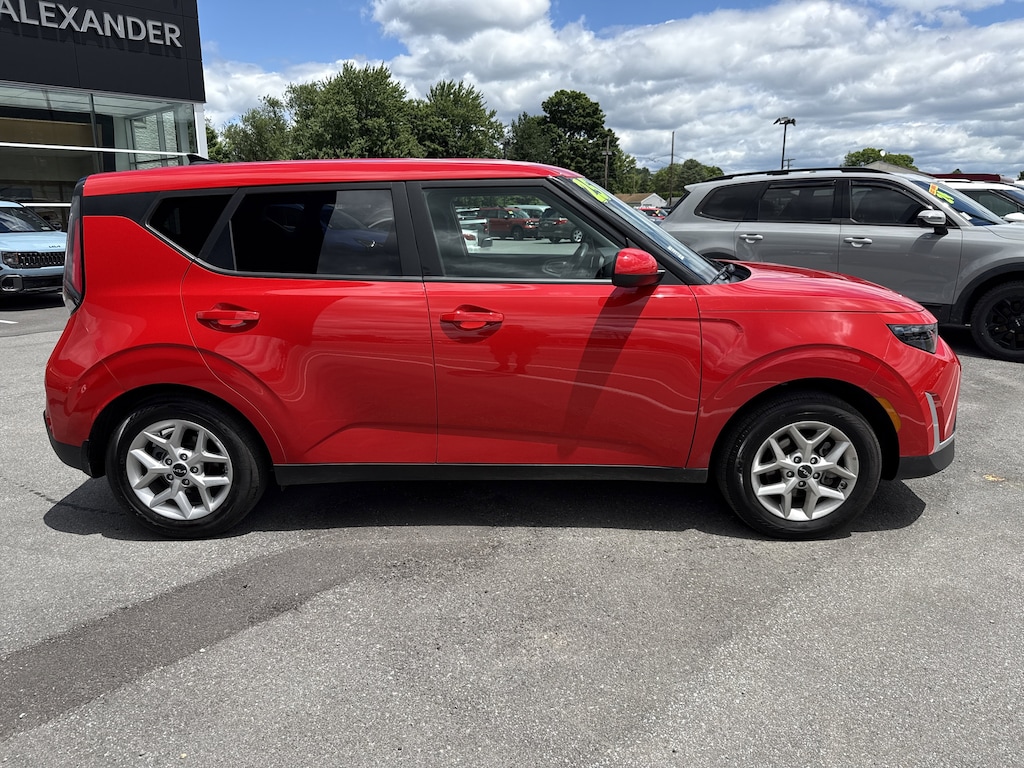 Certified 2025 Kia Soul LX Hatchback