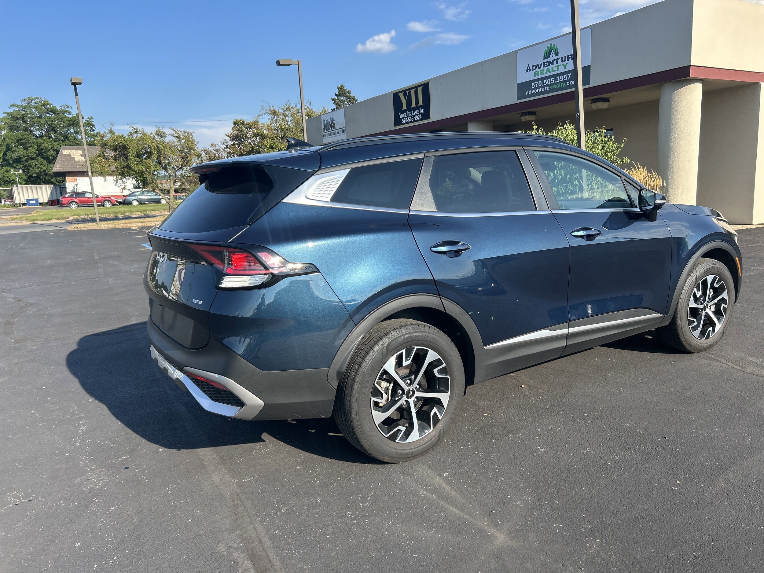 2025 Kia Sportage Hybrid EX photo 2