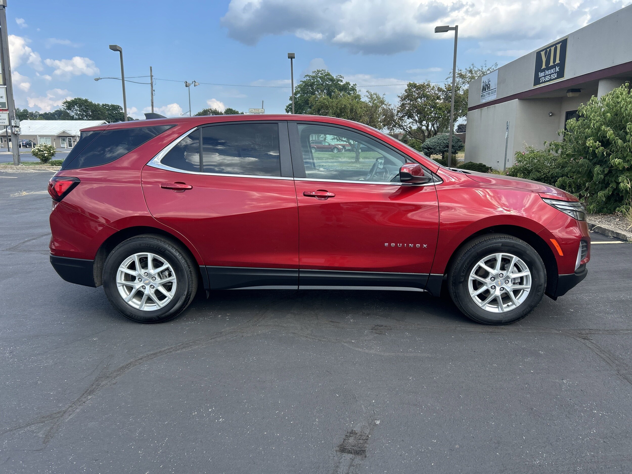 2023 Chevrolet Equinox photo 2
