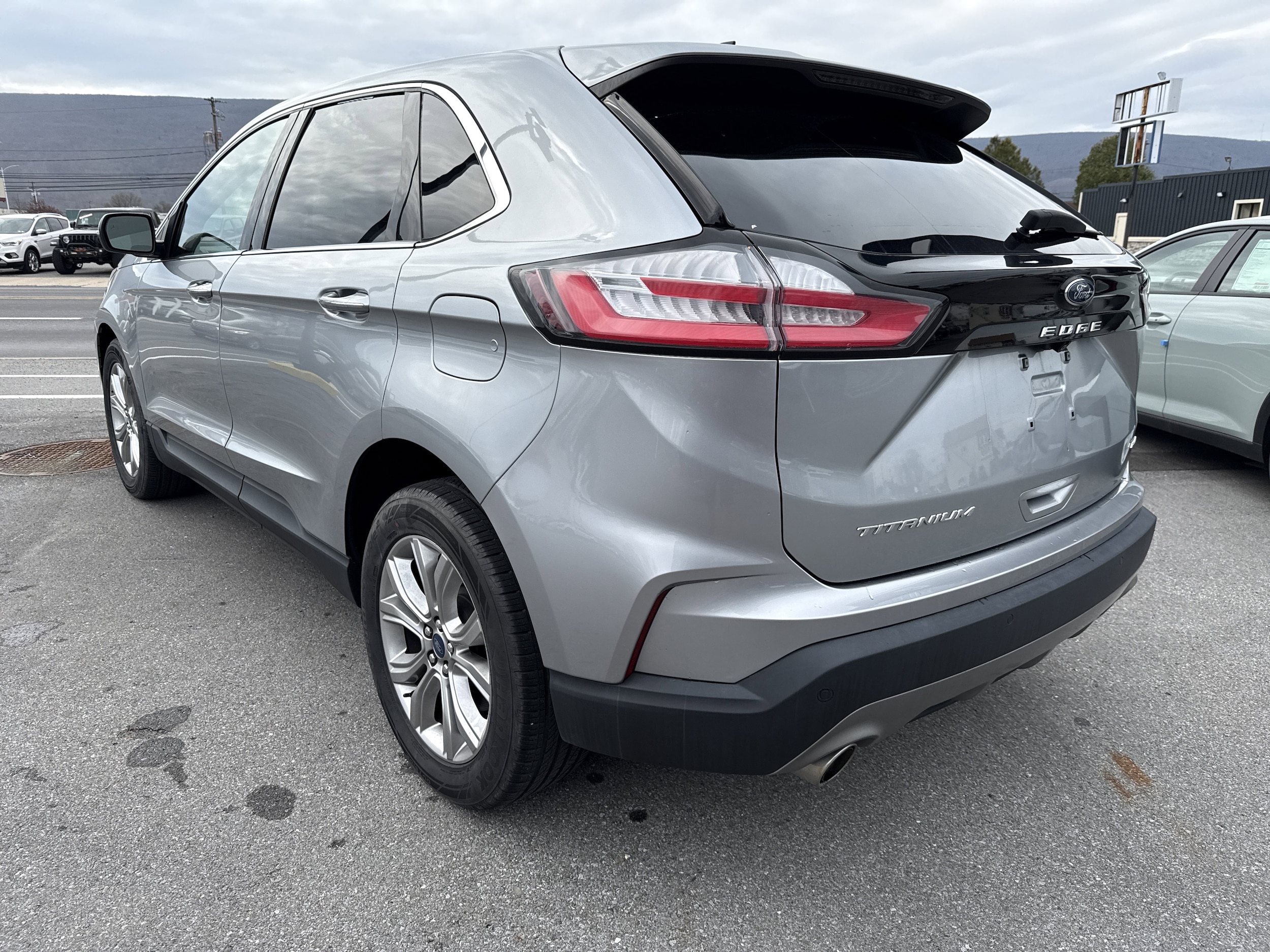 2022 Ford Edge Titanium - Photo 6
