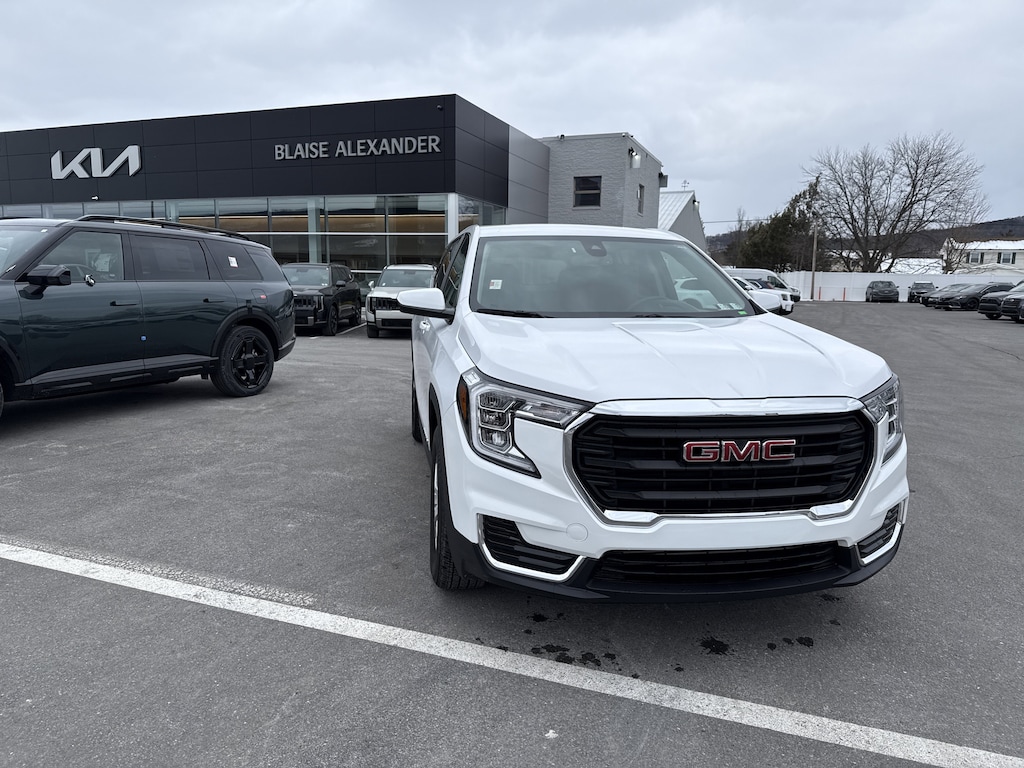 Used 2024 GMC Terrain SLE SUV