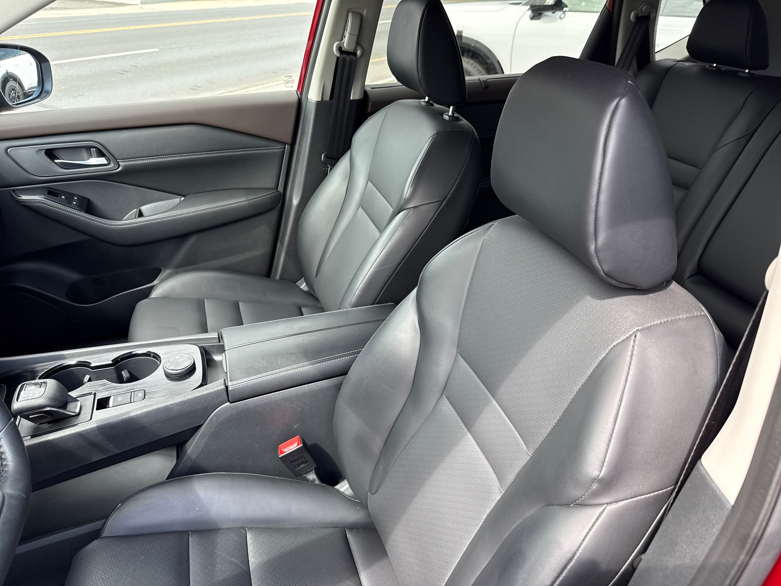 2023 Nissan Rogue SV - Photo 12