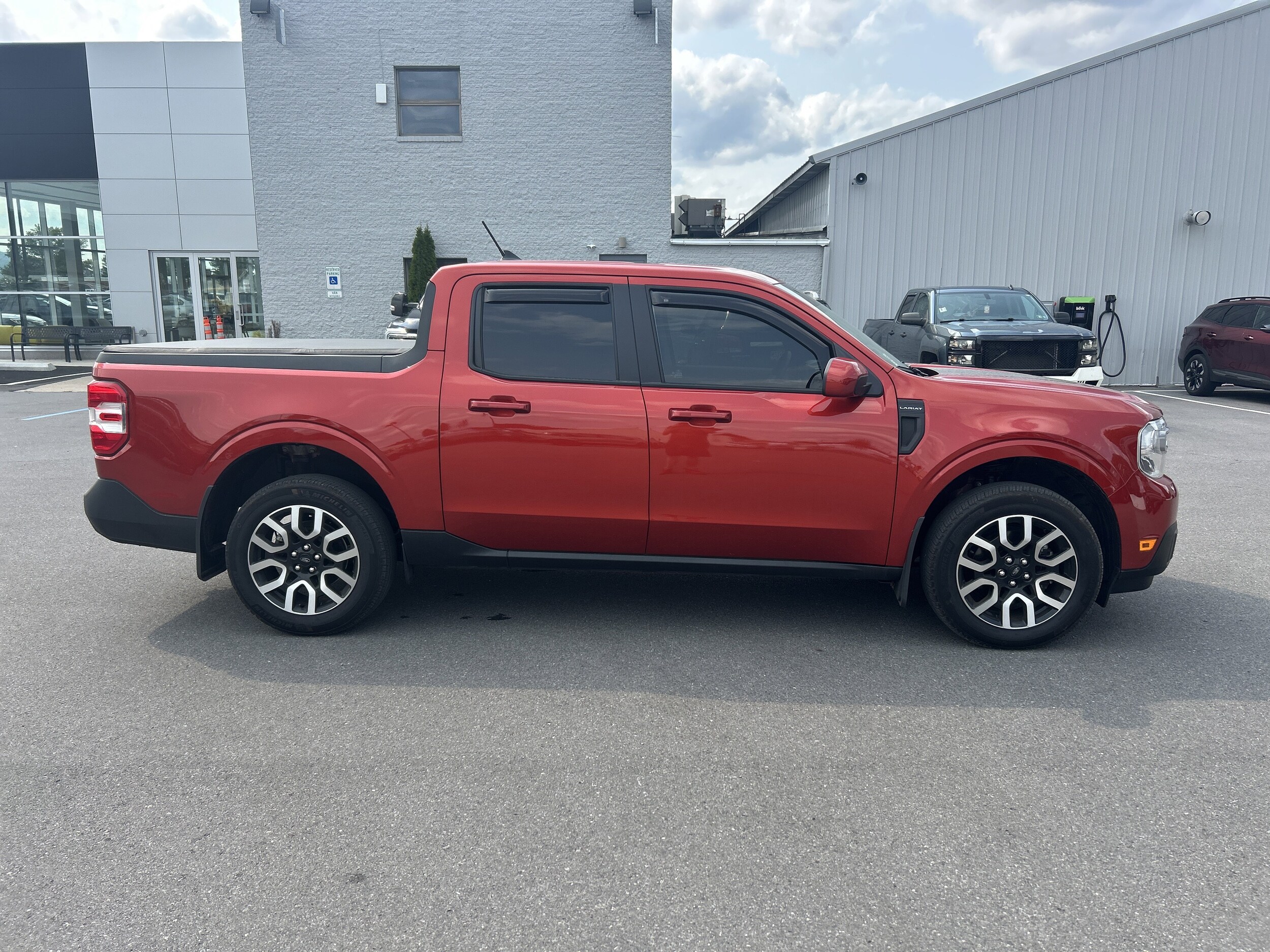 2023 Ford Maverick Lariat photo 2