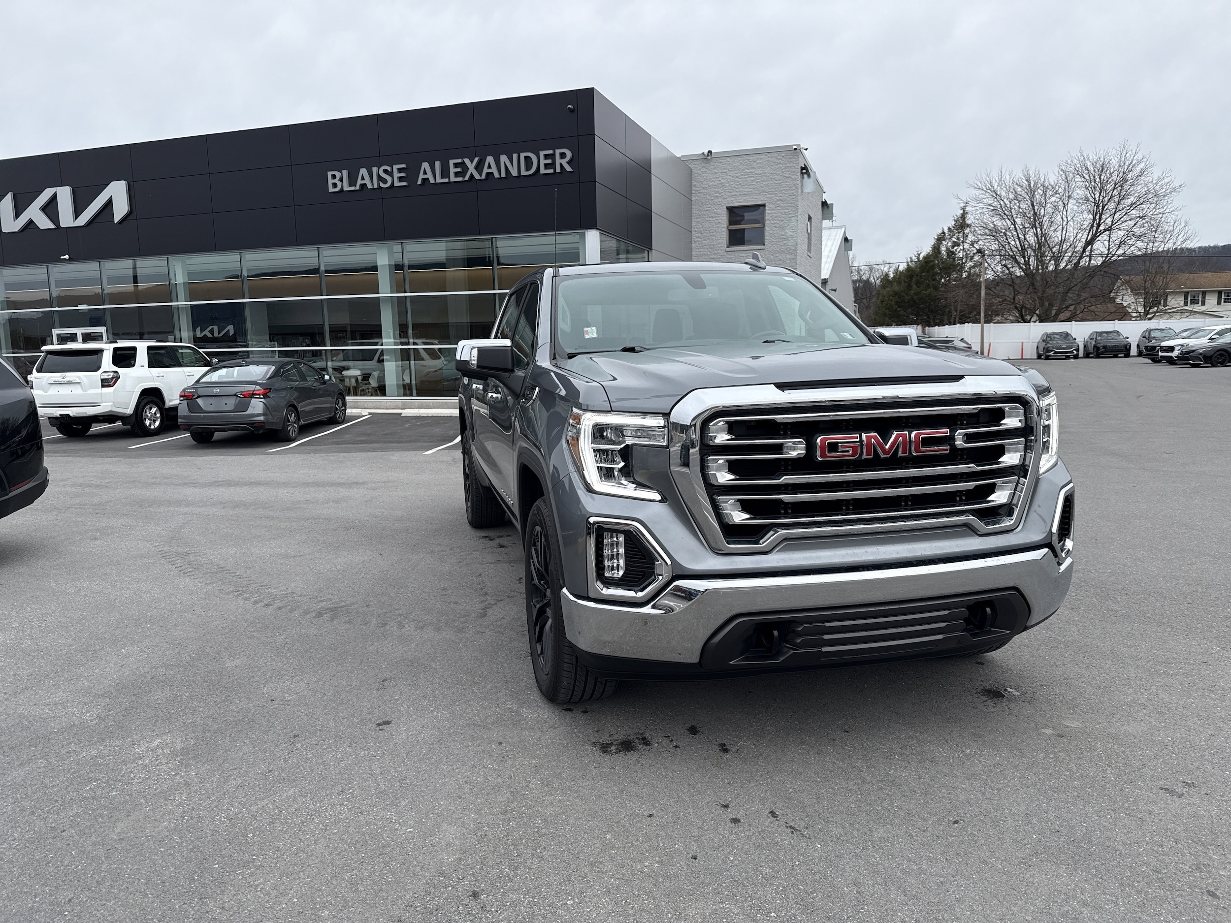 2021 GMC Sierra 4WD Crew Cab Short Box SLT's photo