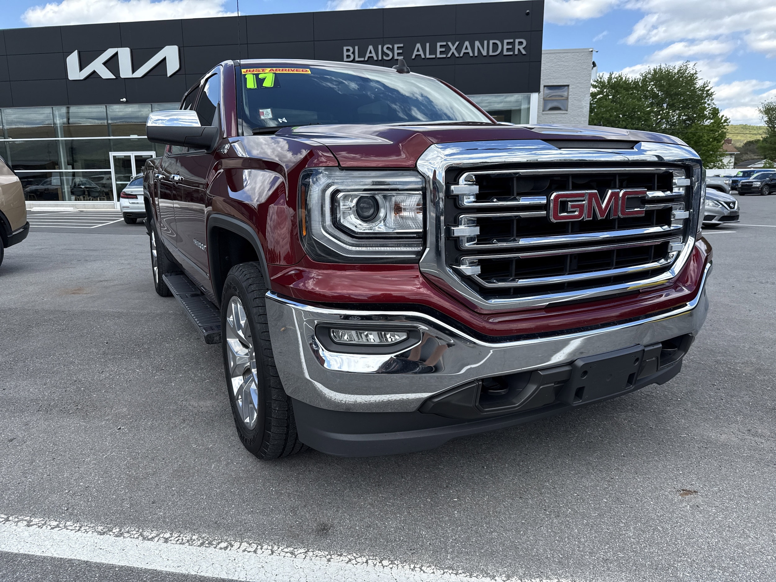 2017 GMC Sierra 4WD Crew Cab Short Box SLT's photo