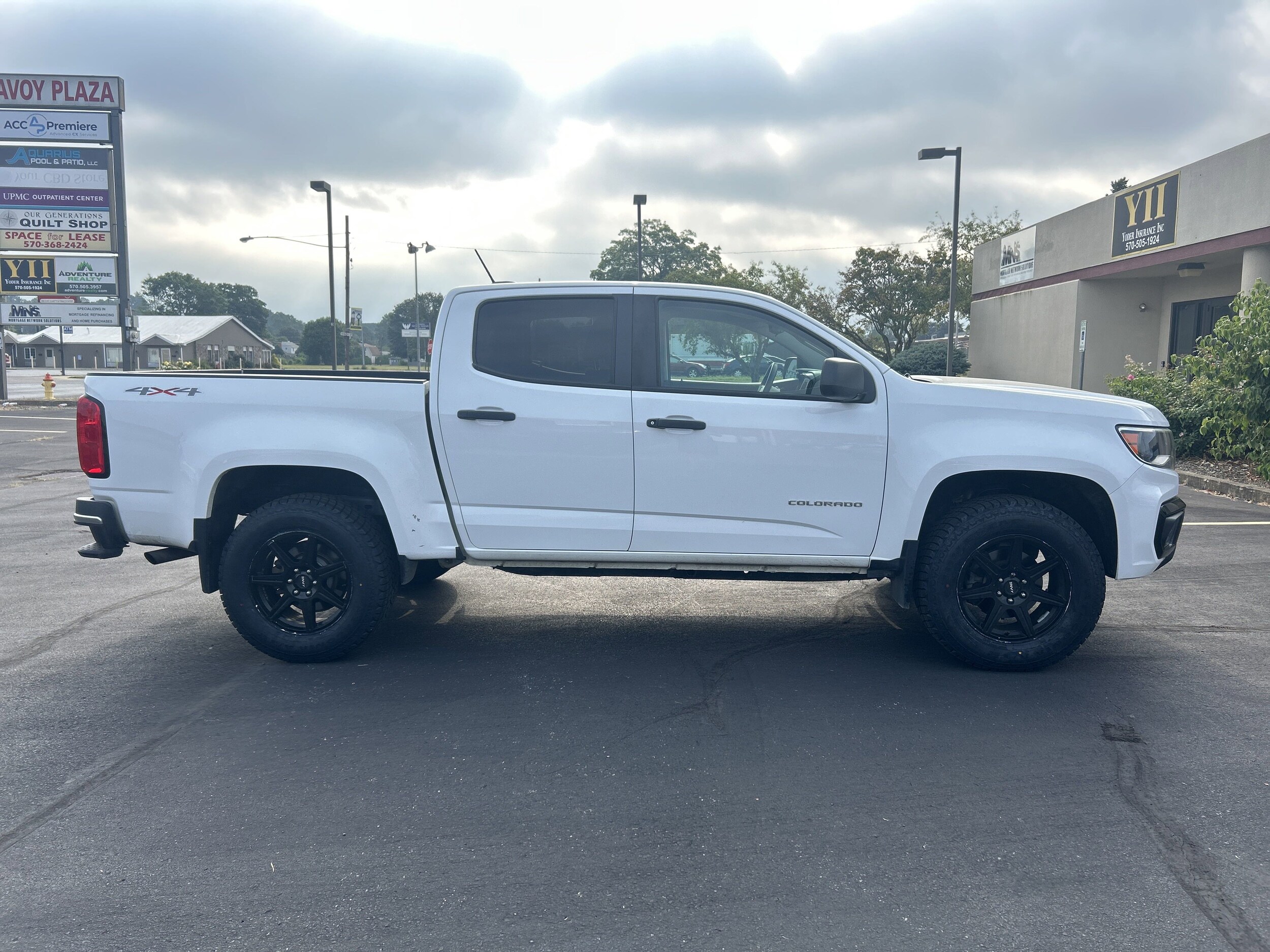 2021 Chevrolet Colorado Work Truck photo 2