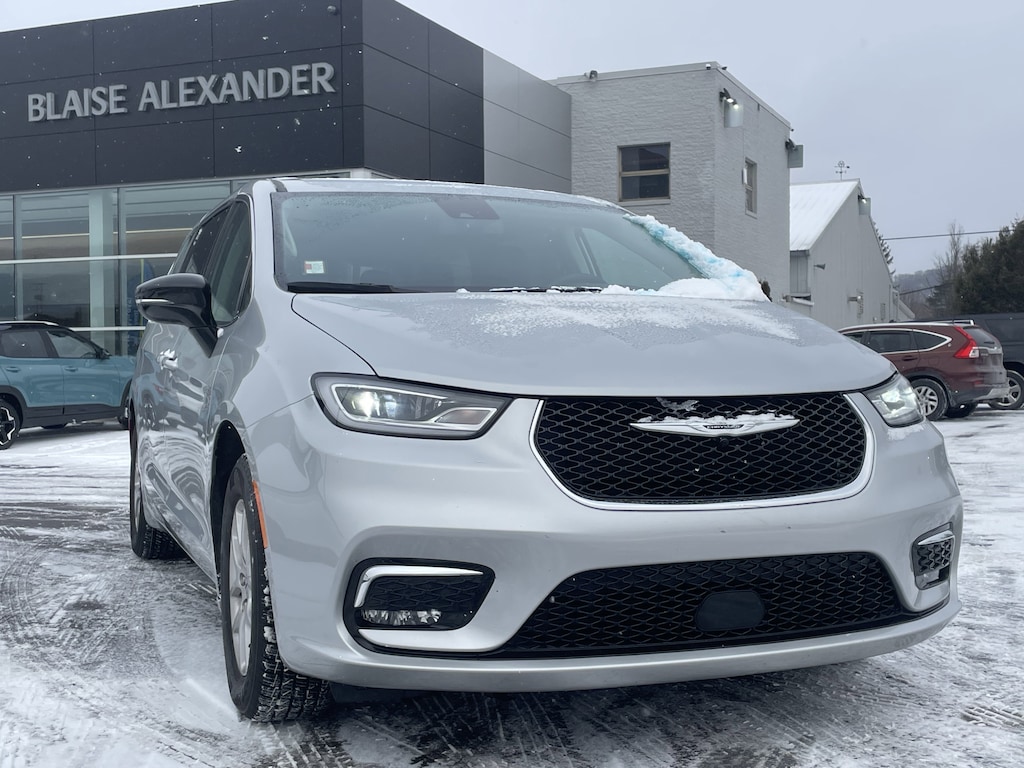 Used 2024 Chrysler Pacifica Touring L Van Passenger Van