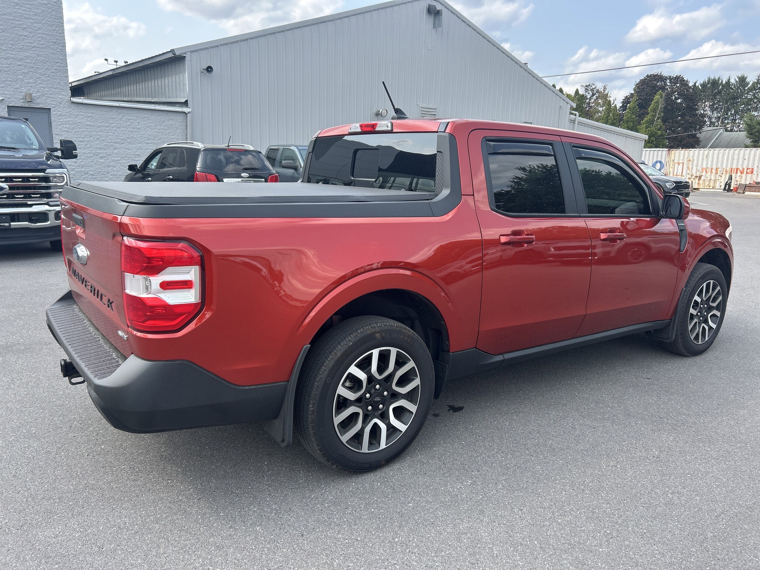 2023 Ford Maverick Lariat photo 2