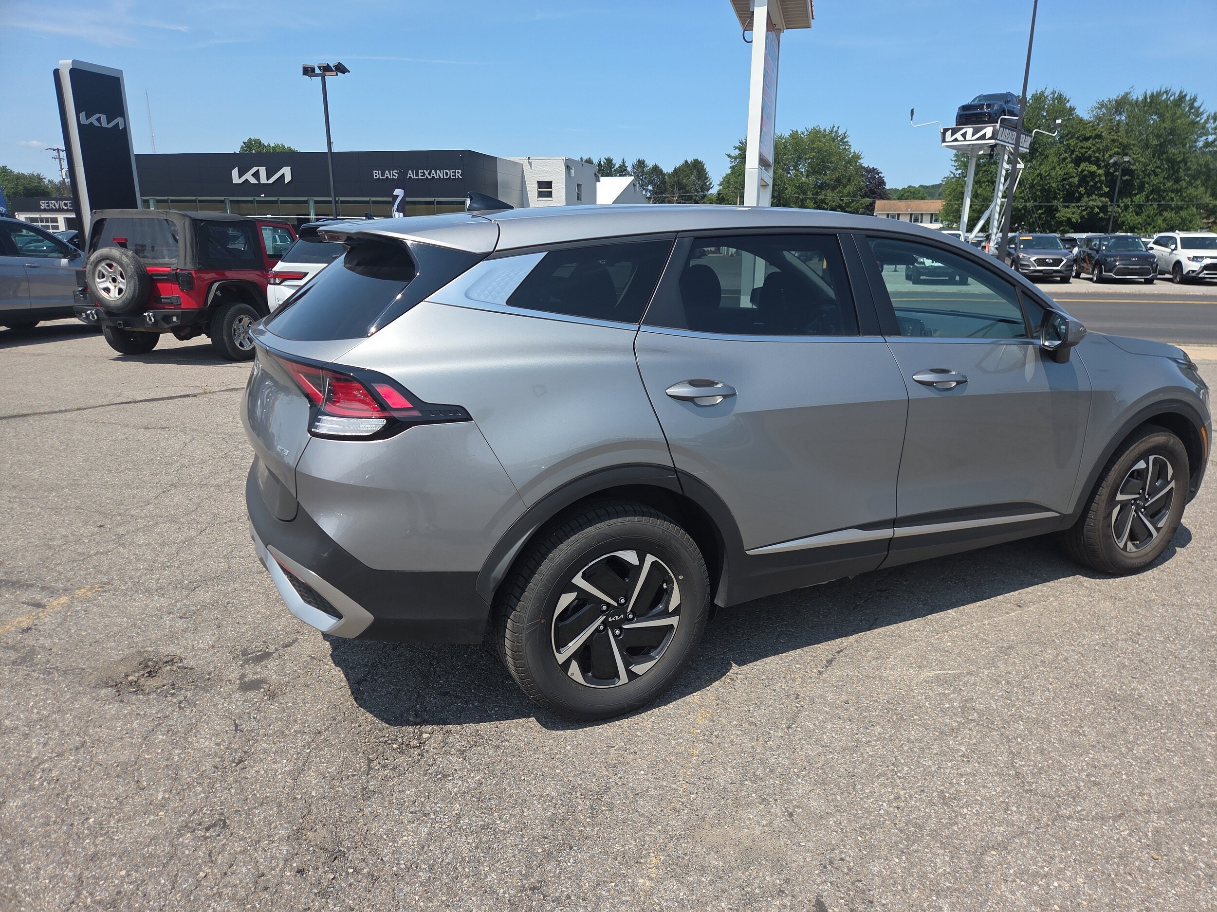 2023 Kia Sportage Hybrid LX photo 3