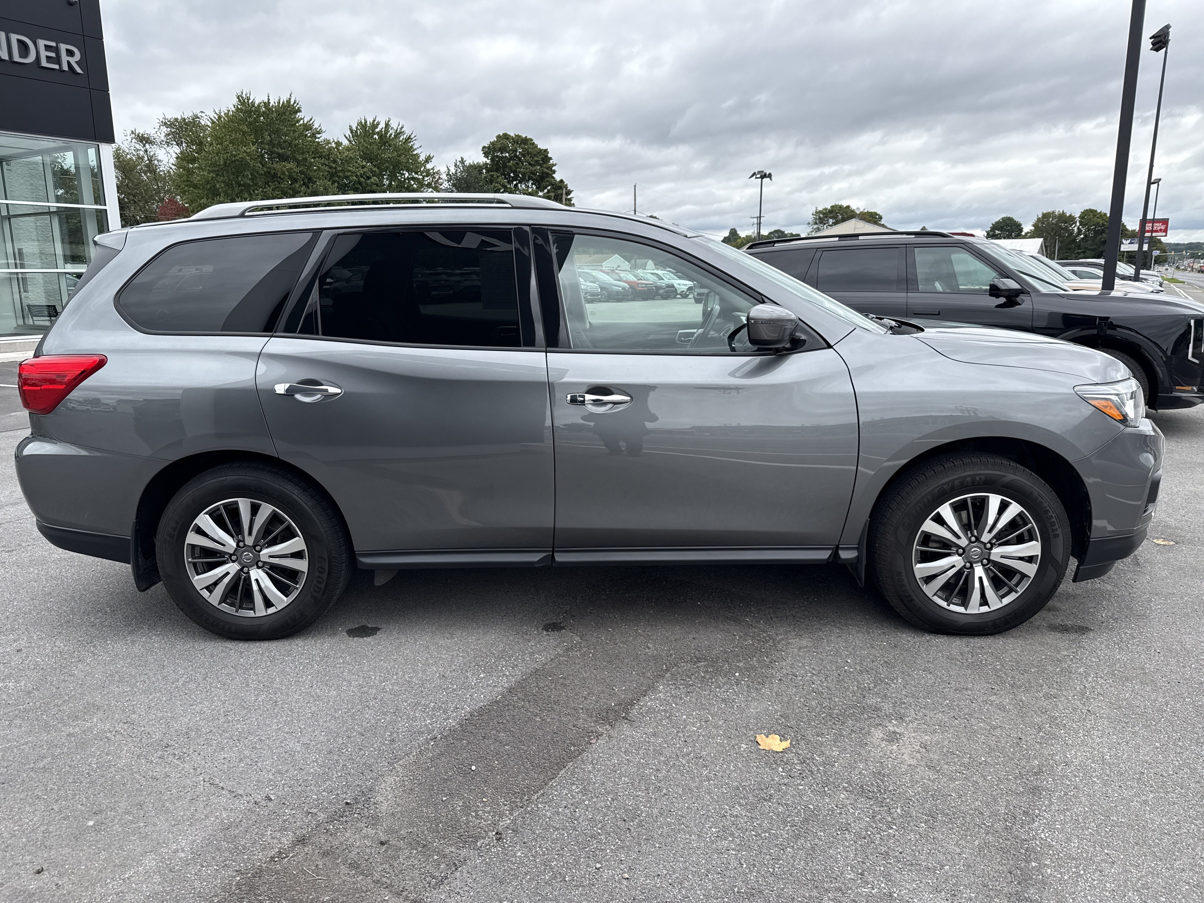 Used 2020 Nissan Pathfinder SV SUV