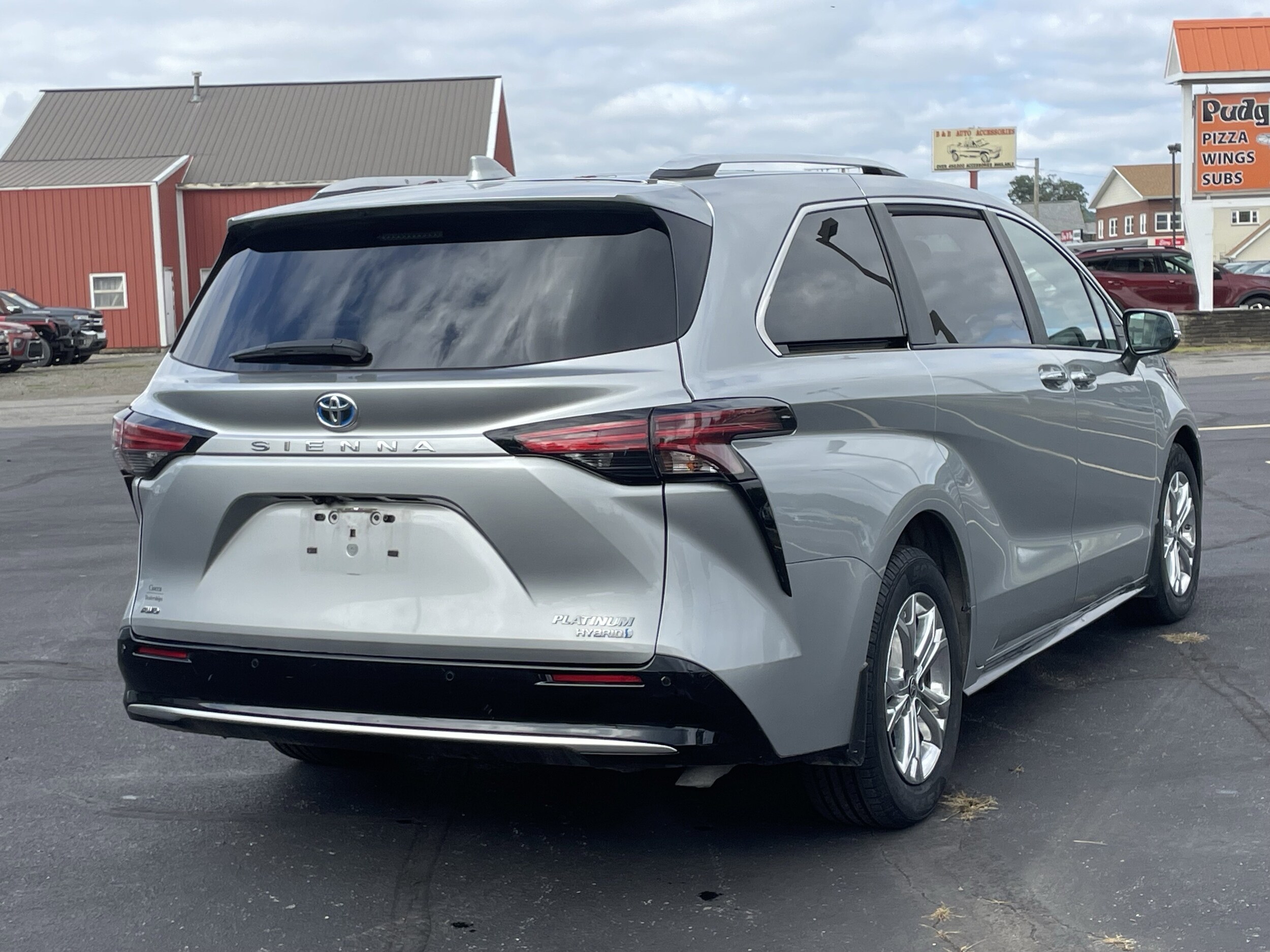 2023 Toyota Sienna Platinum photo 3