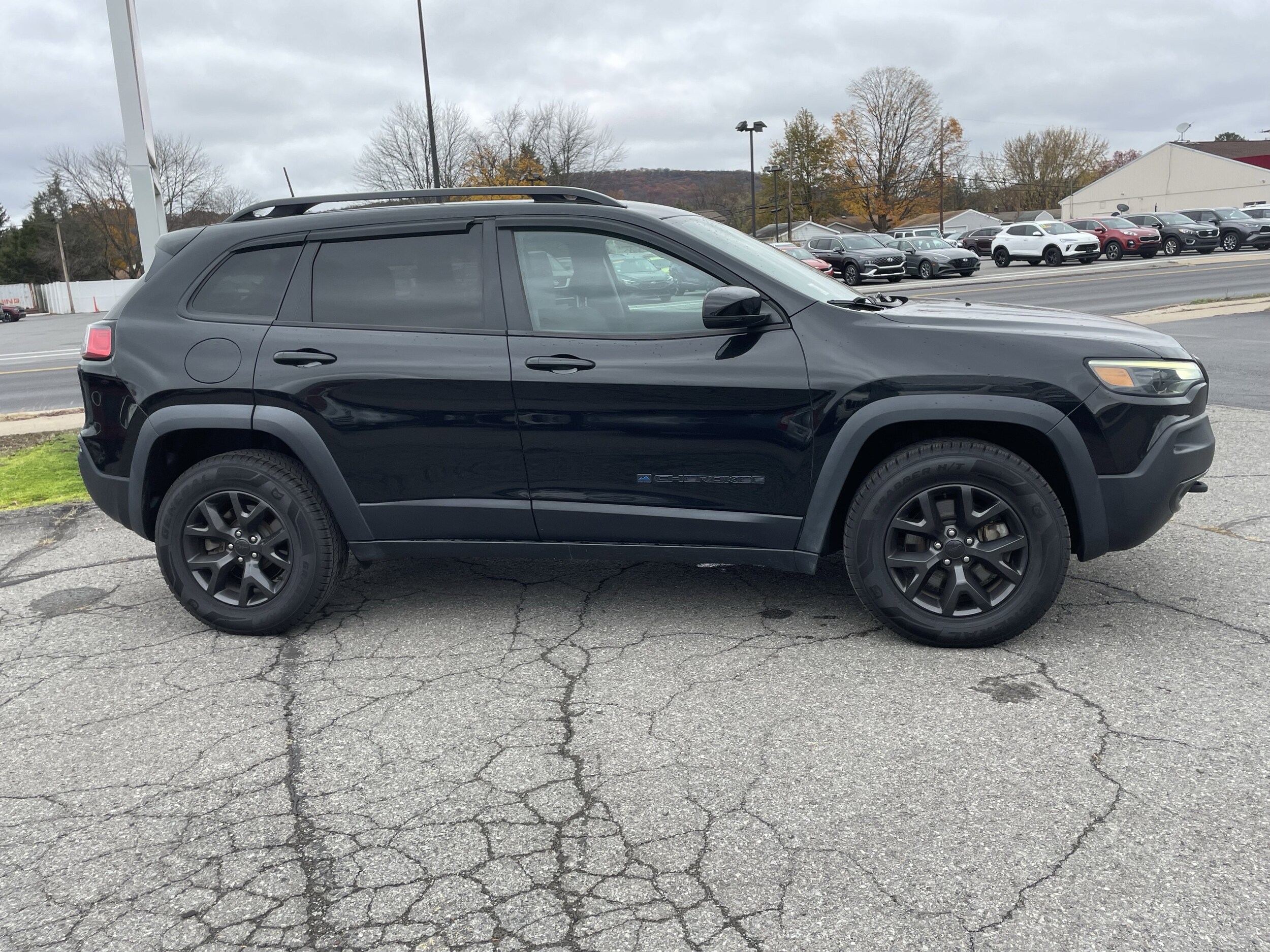 2019 Jeep Cherokee Upland photo 2