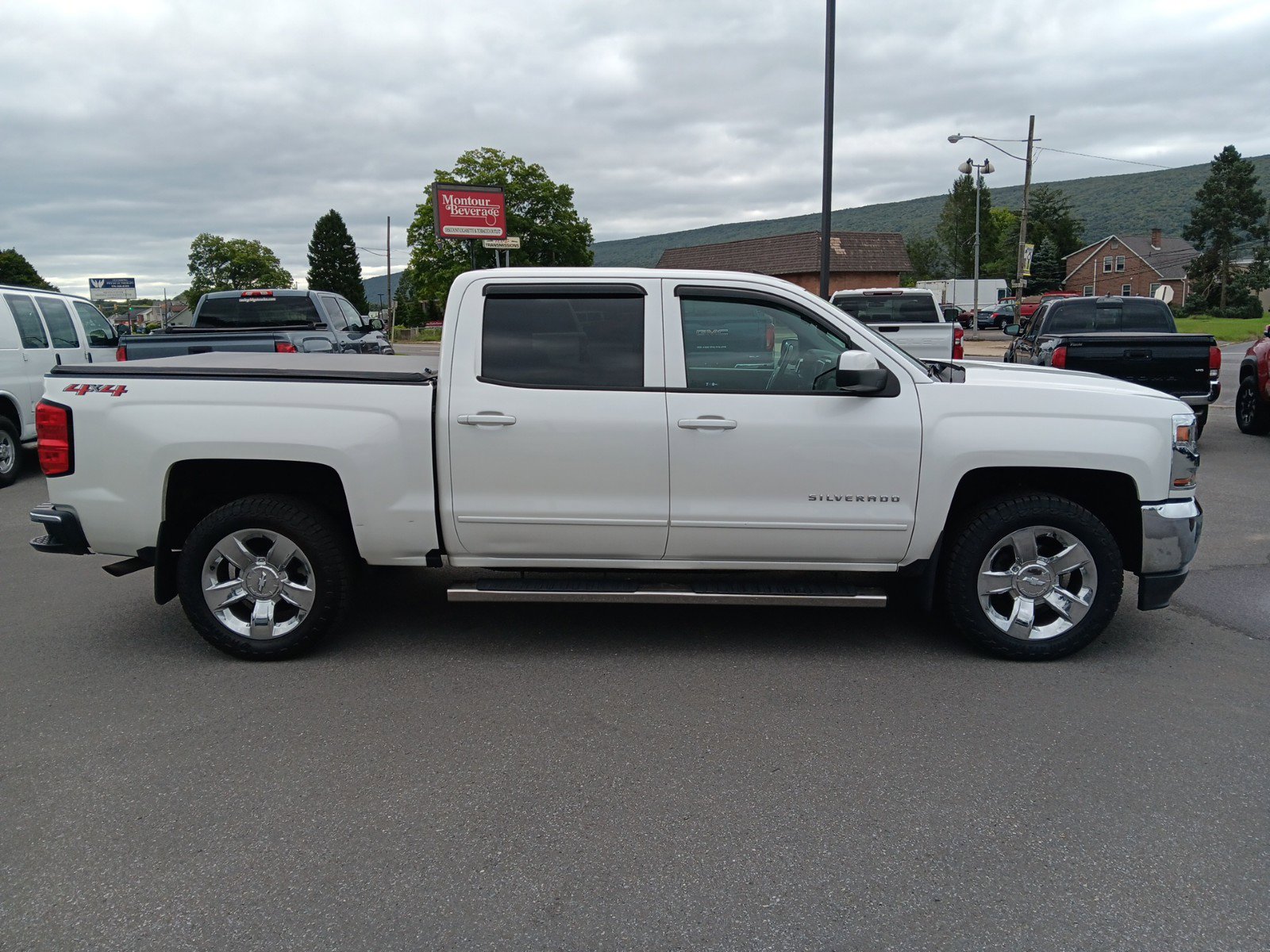 Used 2018 Chevrolet Silverado 1500 LT with VIN 3GCUKRER4JG307563 for sale in Montoursville, PA