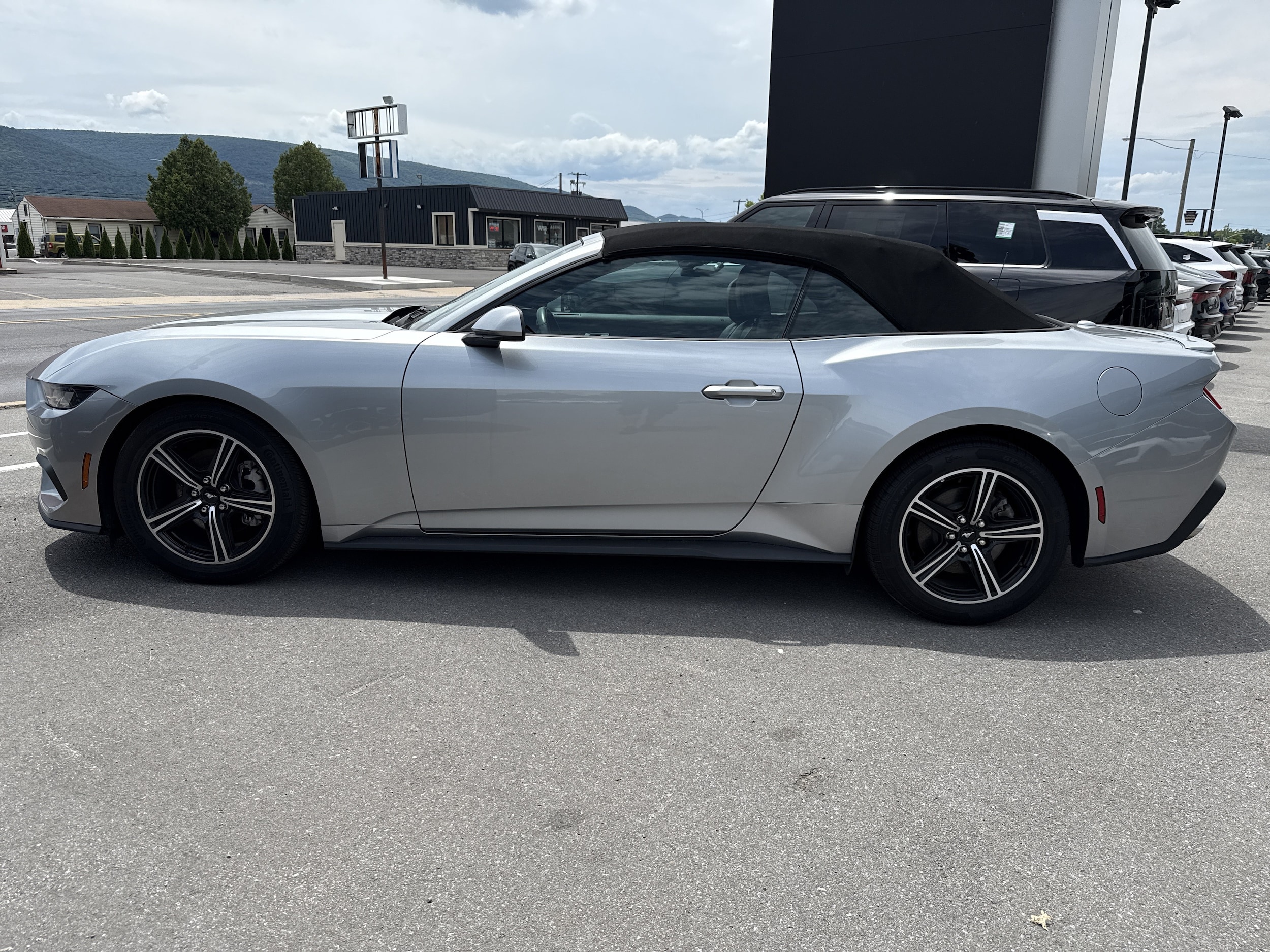 2025 Ford Mustang EcoBoost Premium - Photo 7