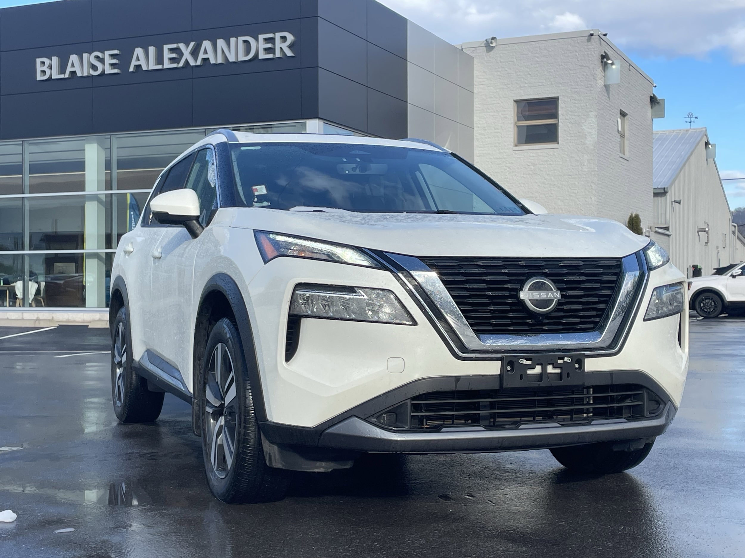2023 Nissan Rogue SL's photo