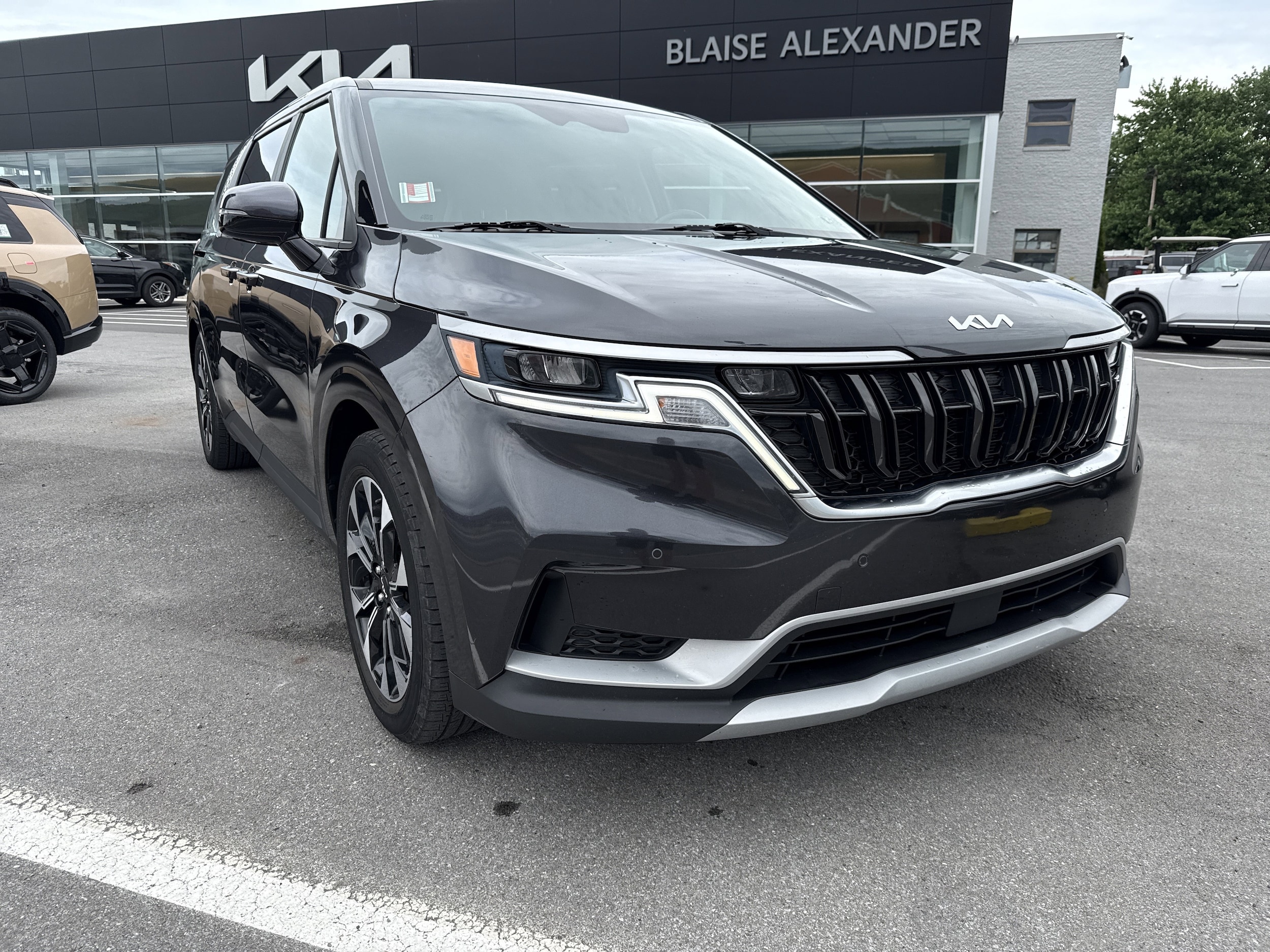 2022 Kia Sedona EX's photo